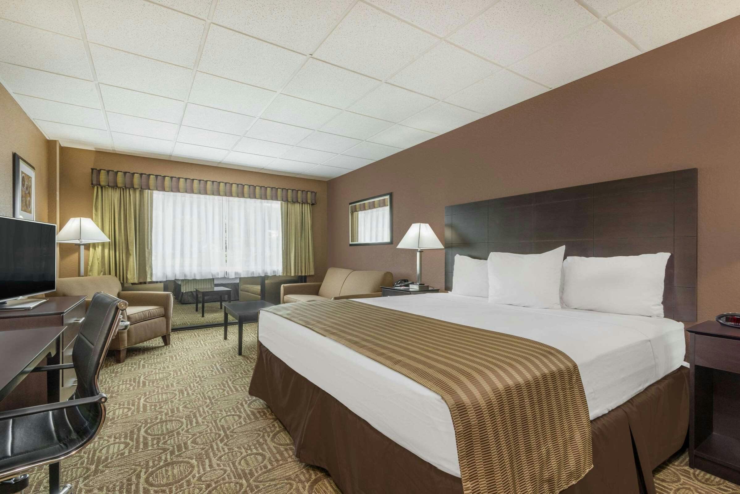 Hotel Ramada by Wyndham Paintsville Hotel & Conference Center photo 5