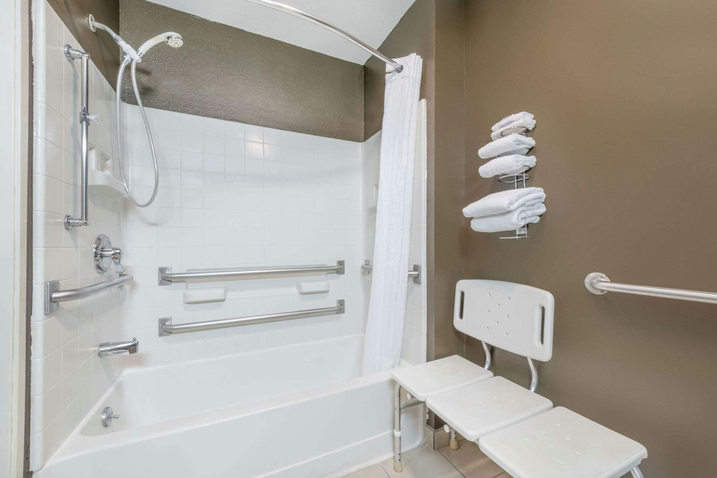 Hotel Super 8 by Wyndham Georgetown photo 3