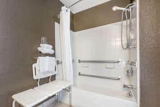 Hotel Super 8 by Wyndham Georgetown photo 4