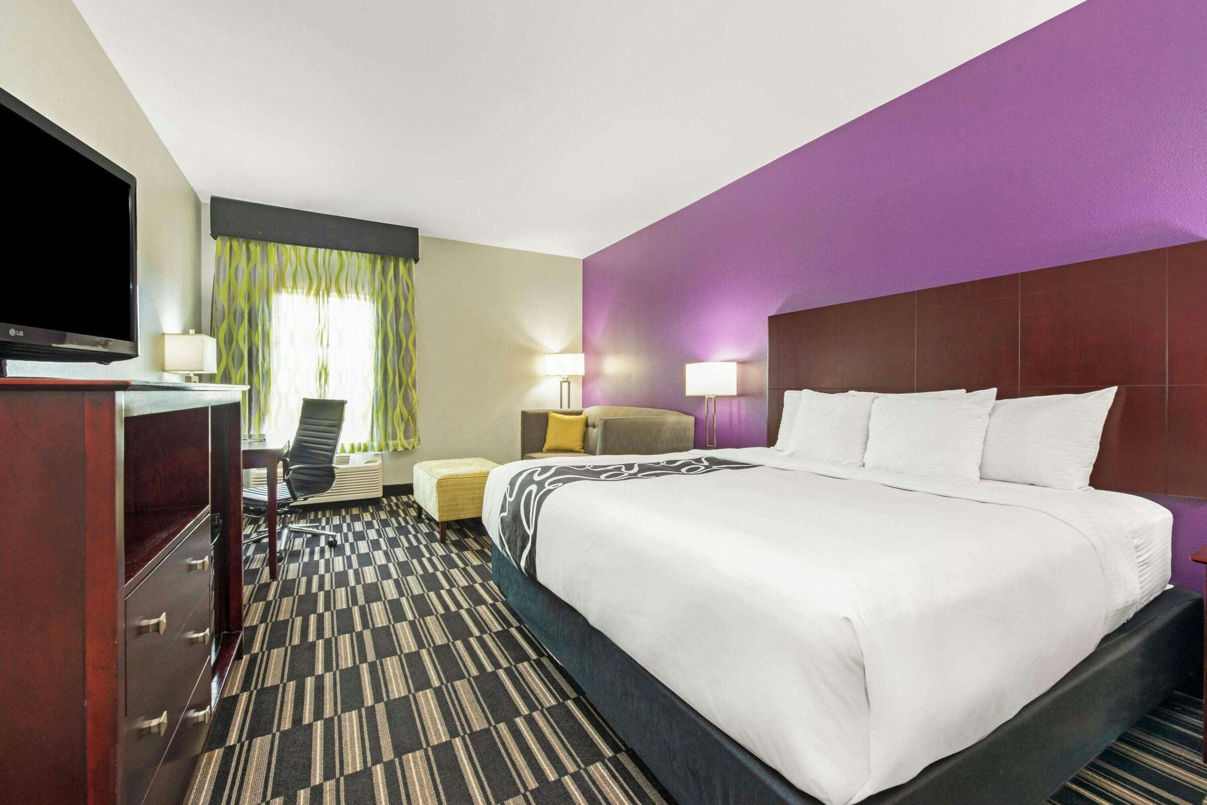 Hotel La Quinta Inn & Suites by Wyndham Bridge City photo 1