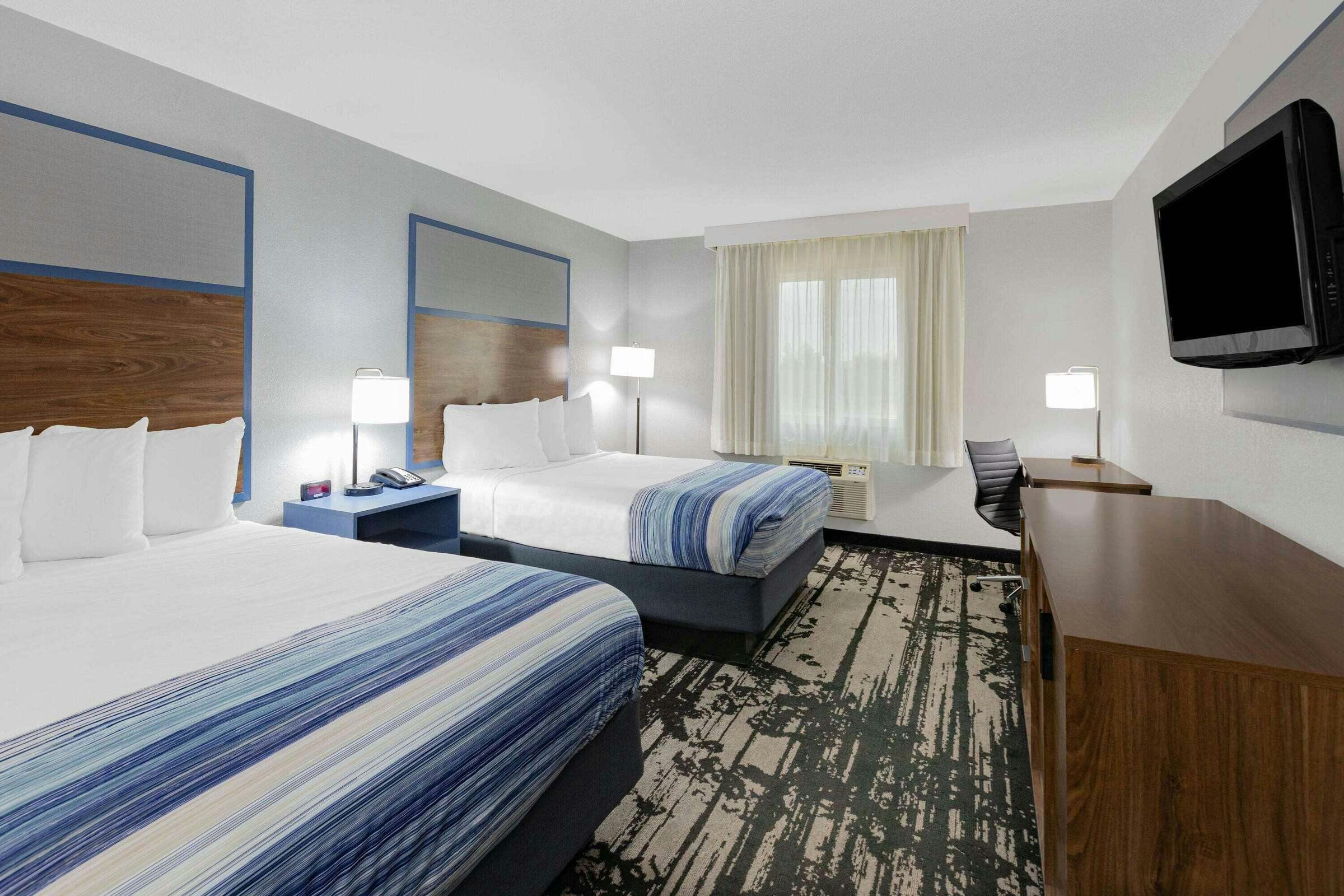 Hotel AmericInn Pella photo 4