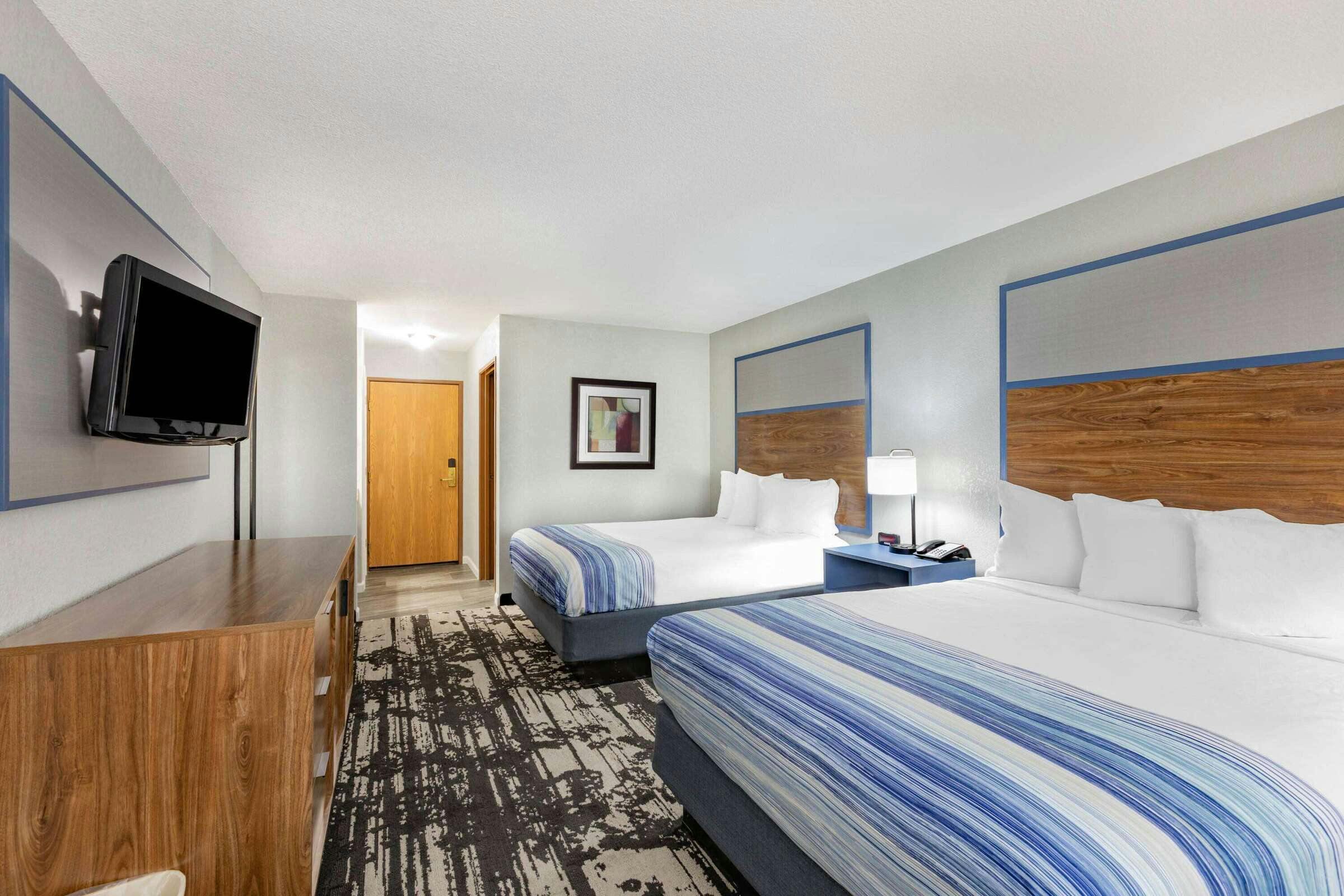 Hotel AmericInn Pella photo 1
