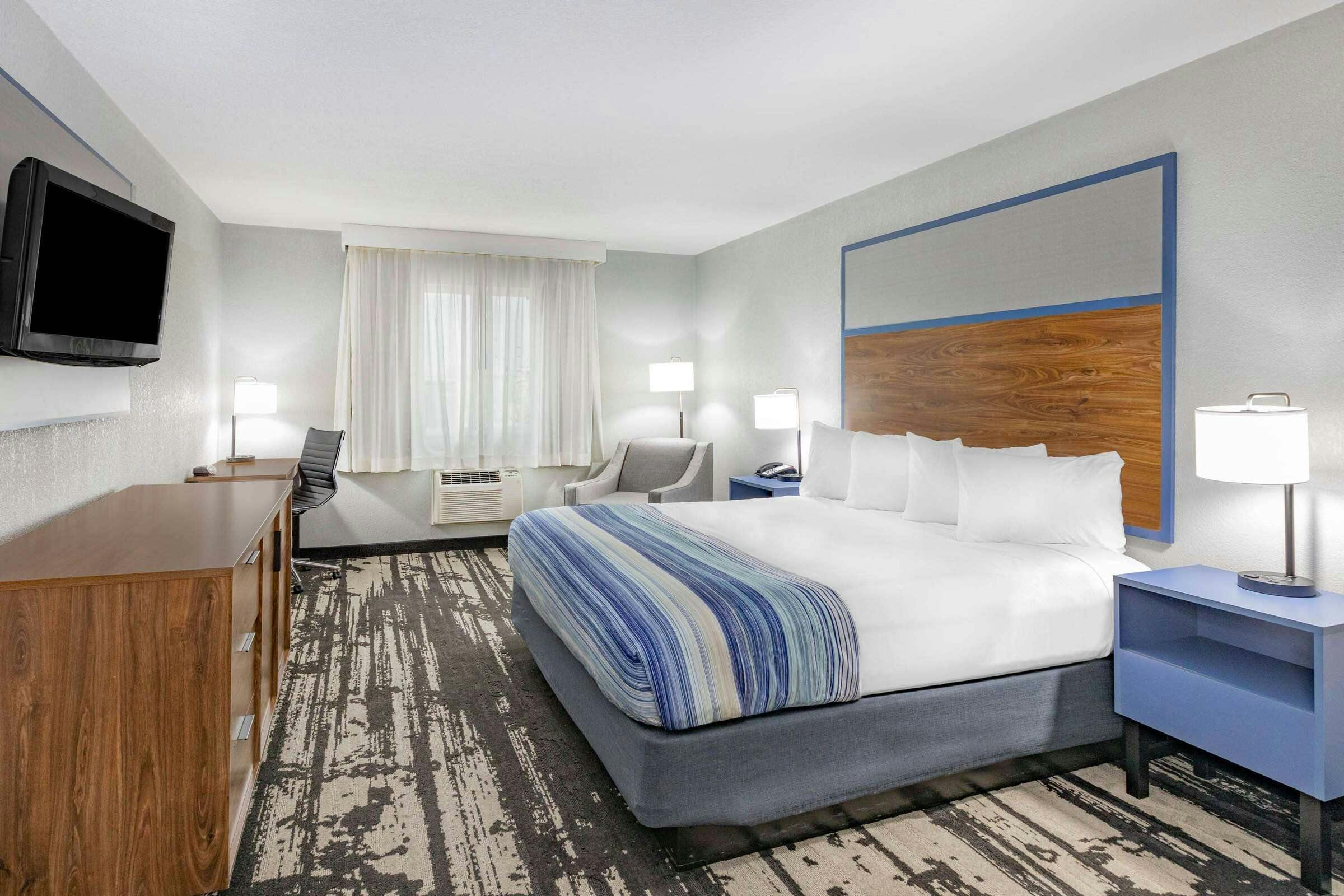 Hotel AmericInn Pella photo 5