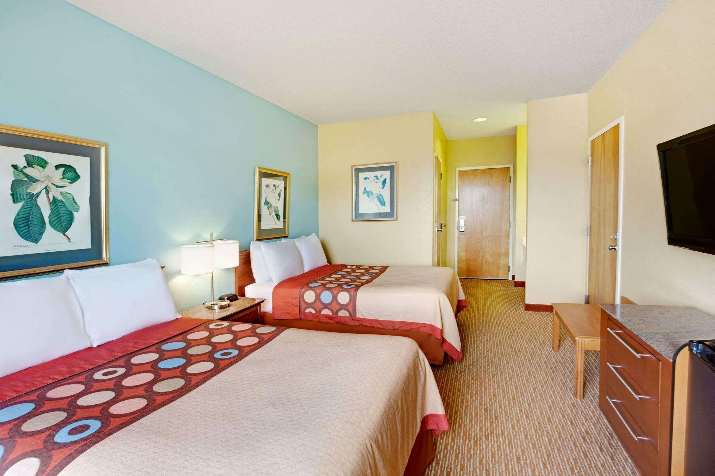 Hotel Super 8 Salisbury photo 2
