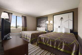 Hotel Super 8 by Wyndham Childress photo 1