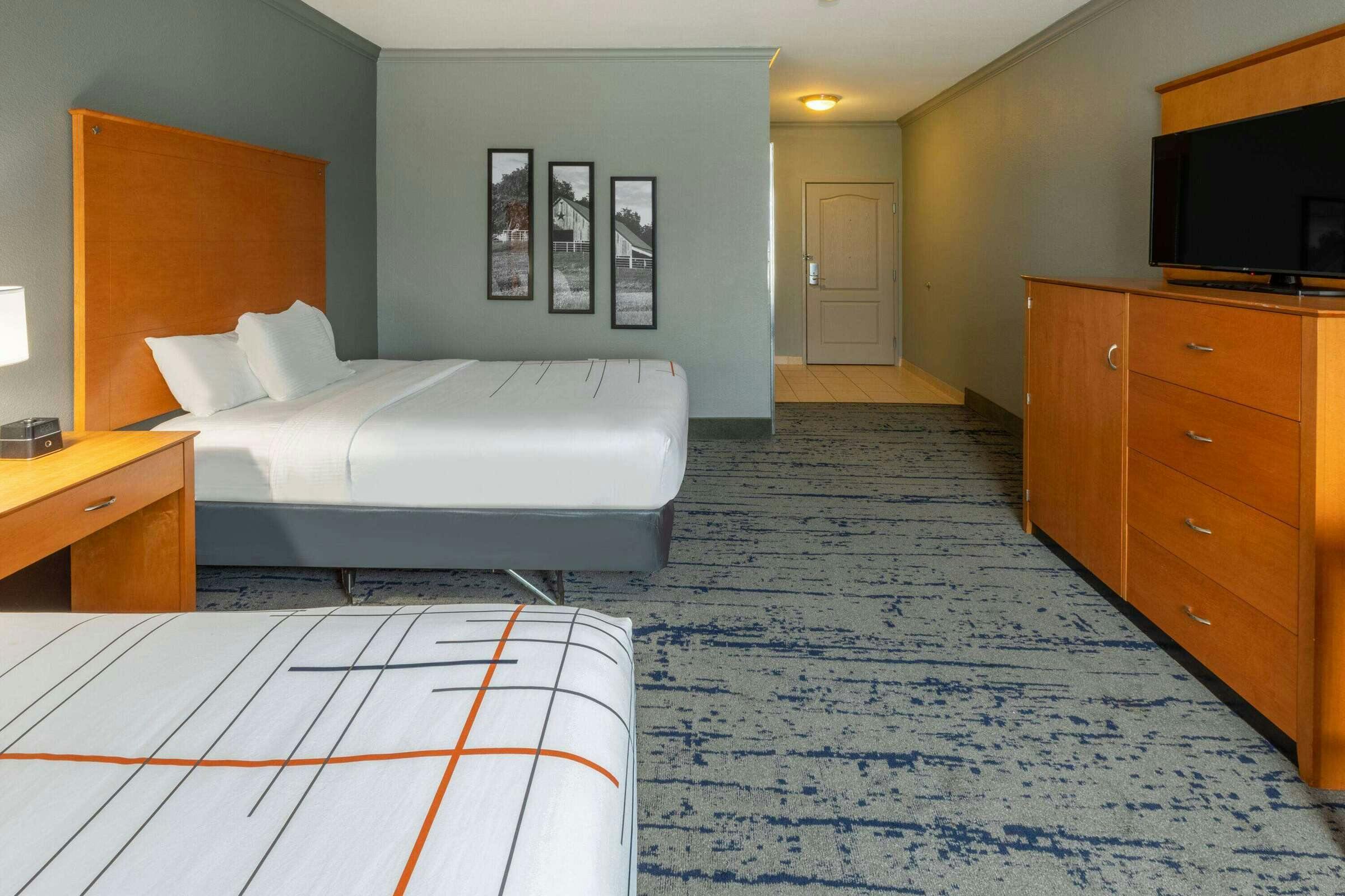 Hotel La Quinta Inn & Suites by Wyndham Bridgeport photo 5