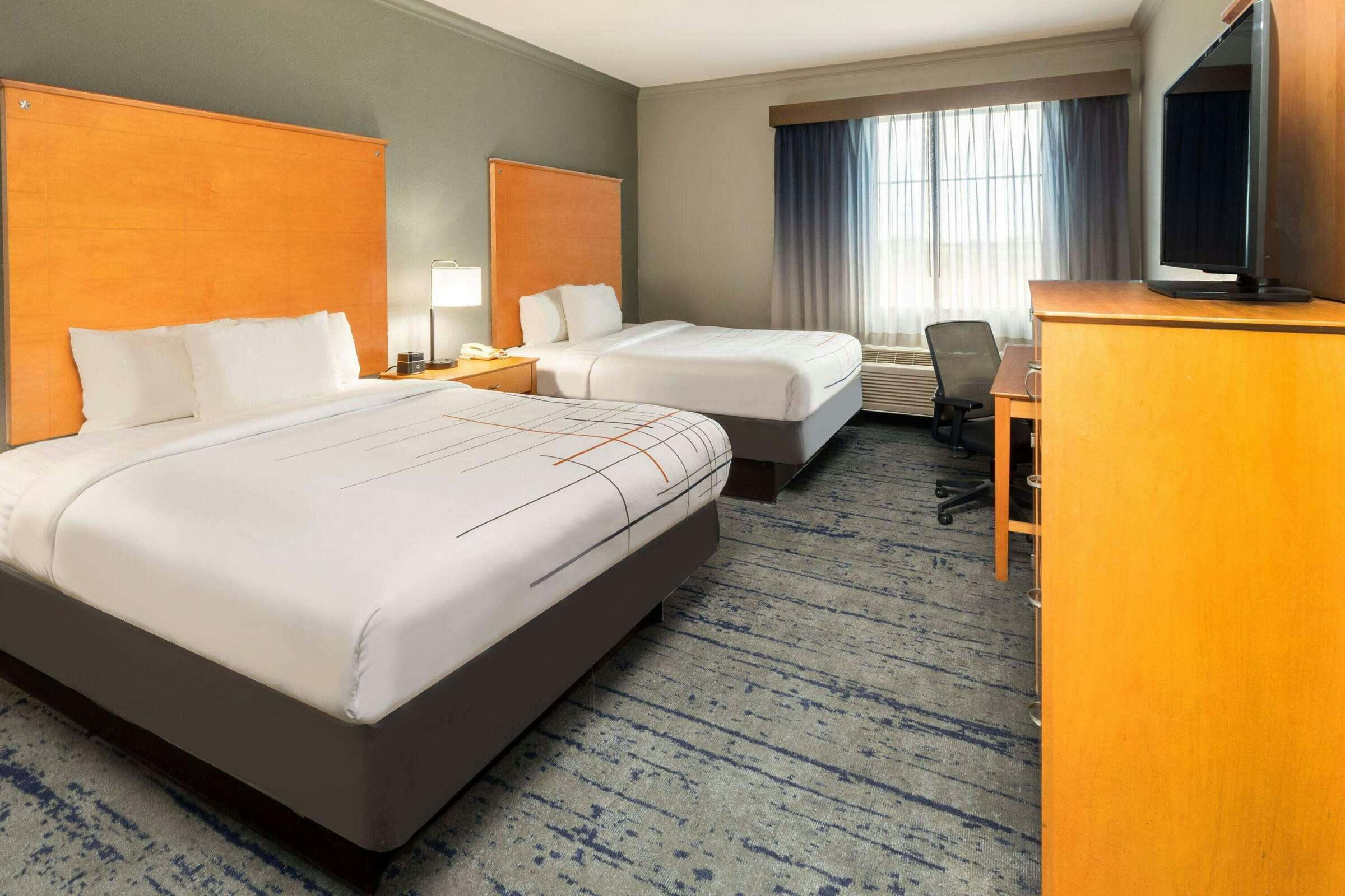 Hotel La Quinta Inn & Suites by Wyndham Bridgeport photo 3