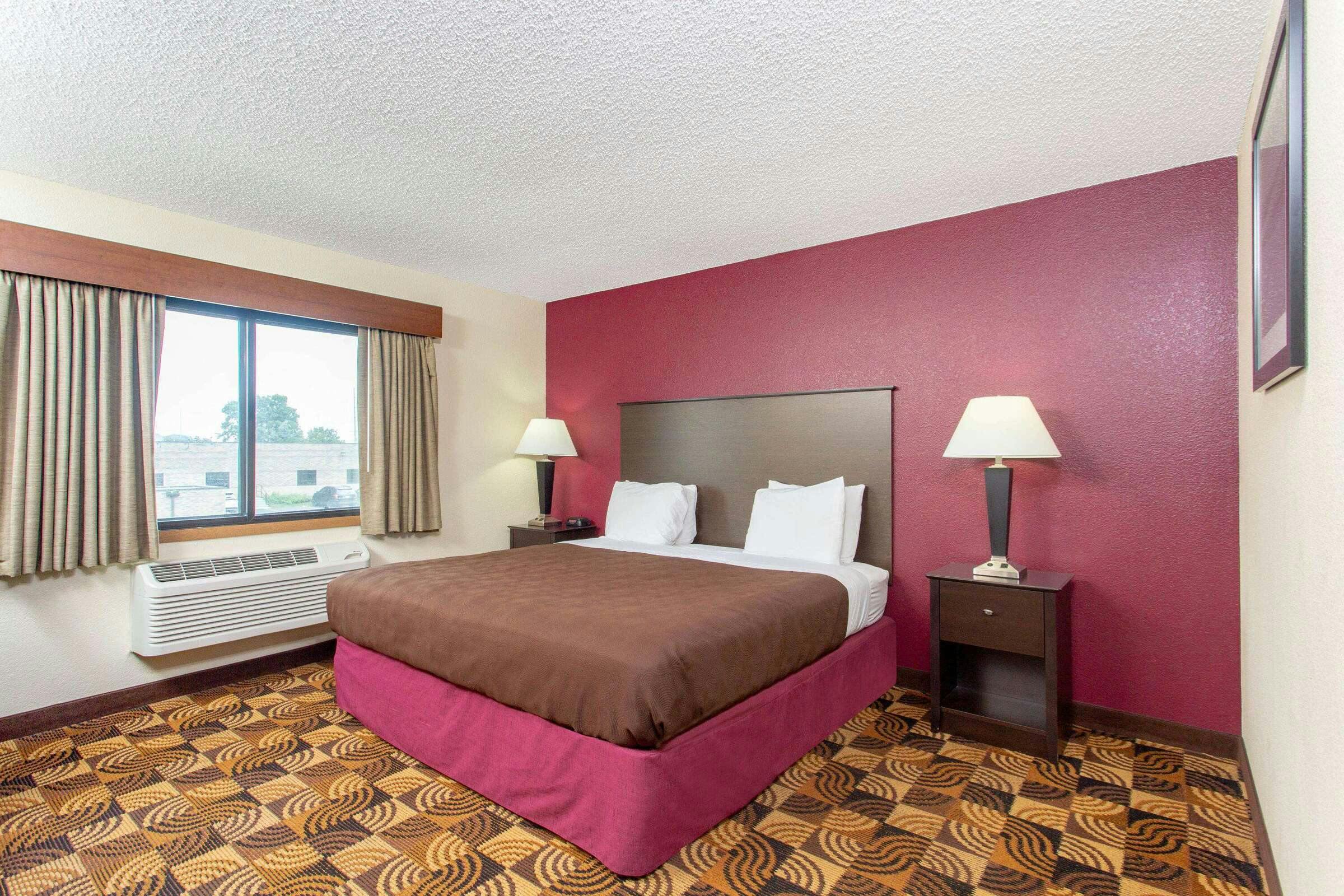 Hotel AmericInn Elkhorn photo 1