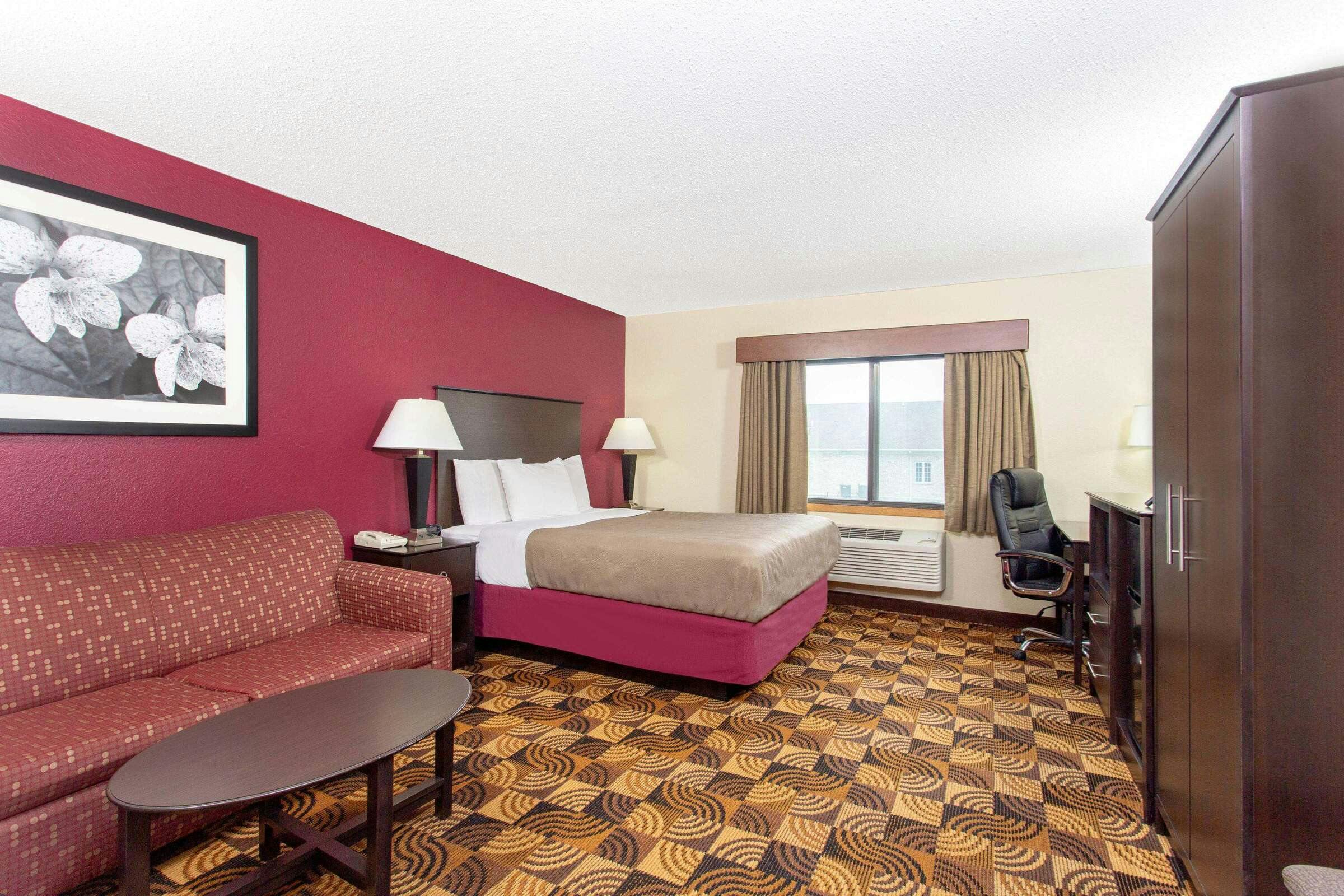 Hotel AmericInn Elkhorn photo 4