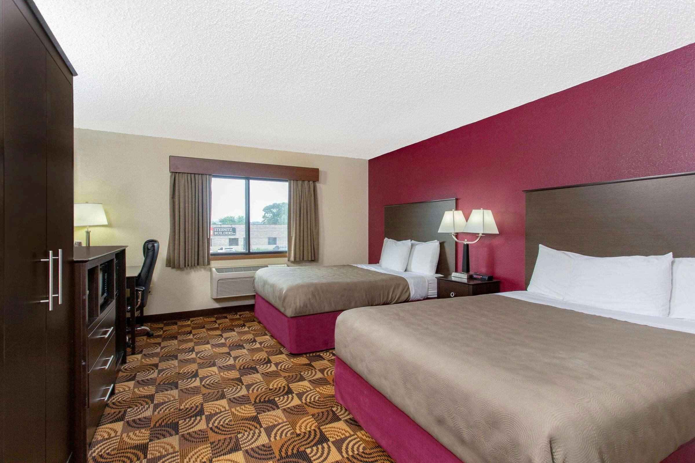 Hotel AmericInn Elkhorn photo 2