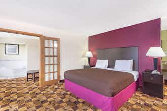 Hotel AmericInn Elkhorn photo 3