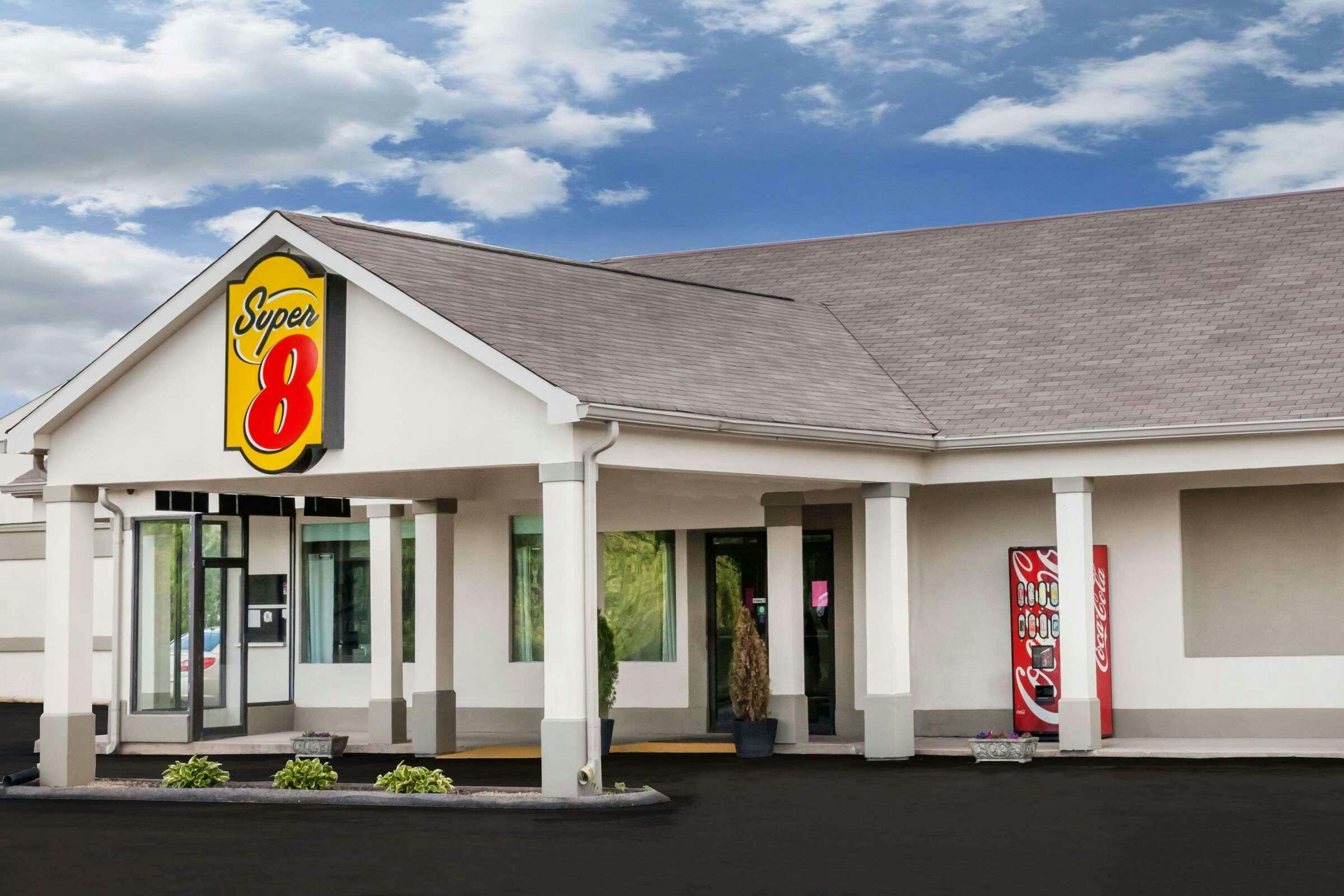 Super 8 - Monteagle TN