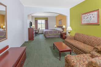 Hotel Super 8 Hillsboro photo 4