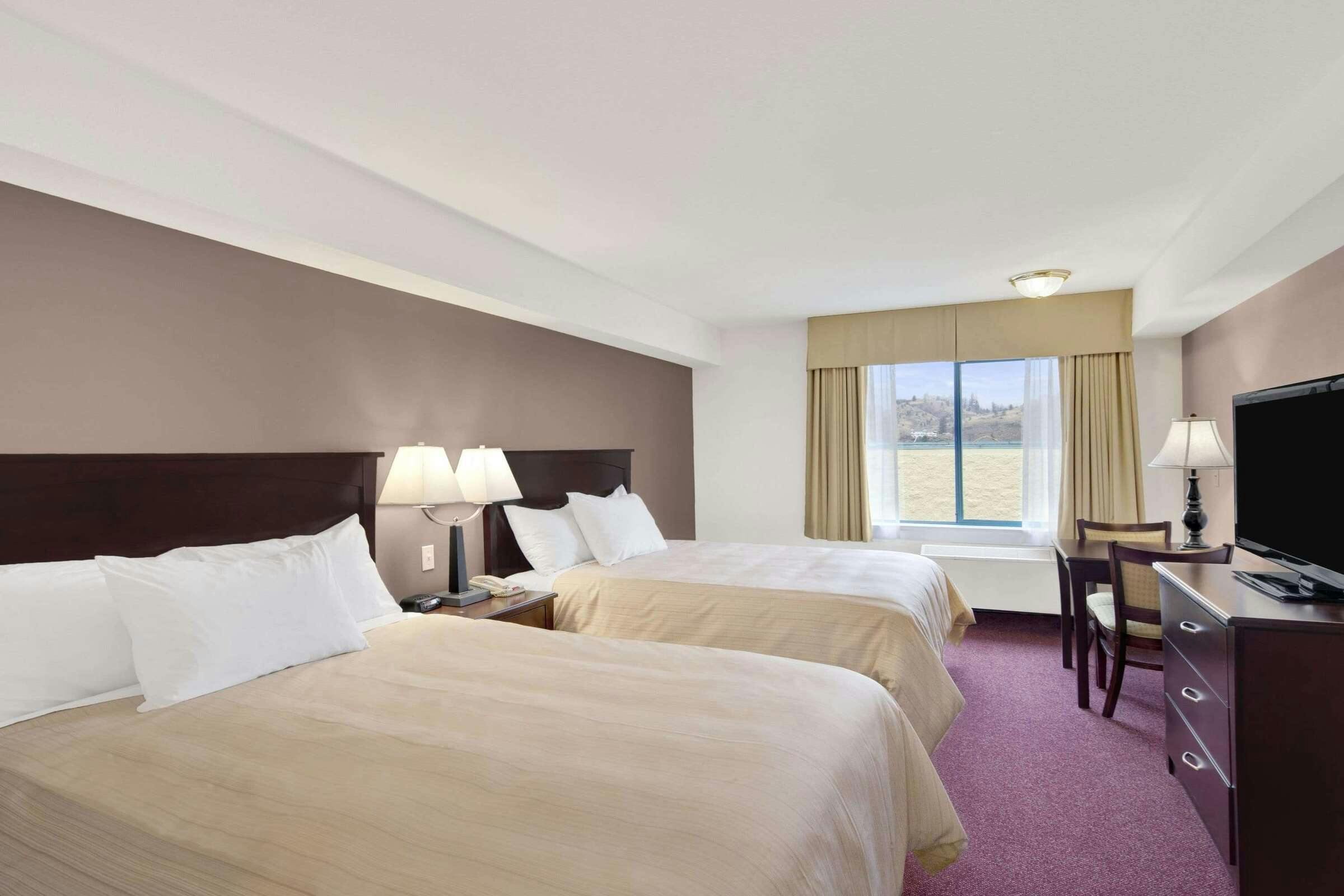 Hotel Days Inn by Wyndham Kamloops BC photo 1