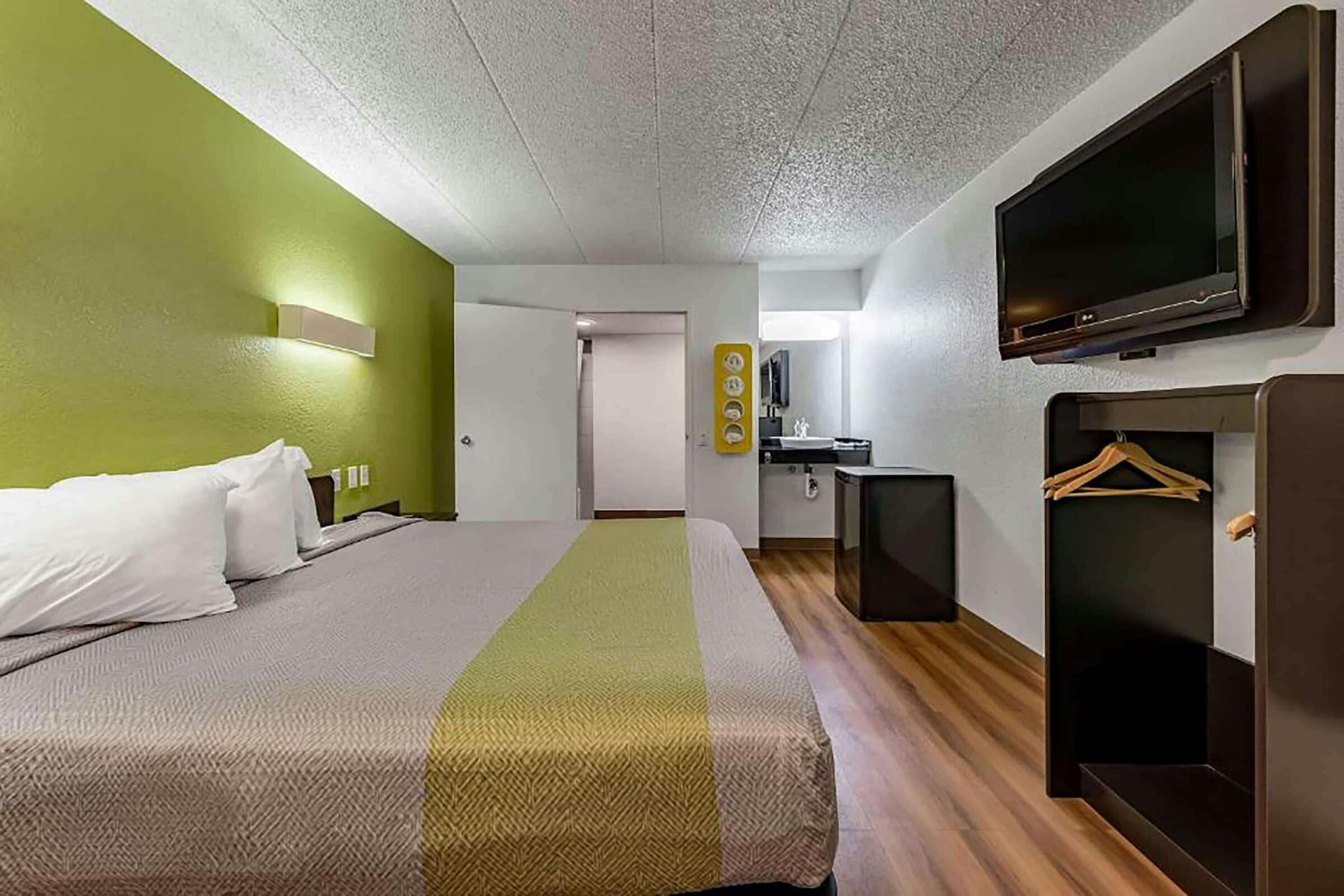 Hotel Days Inn by Wyndham Cincinnati I-71 photo 1