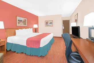 Hotel Baymont Inn Suites Springfield photo 4