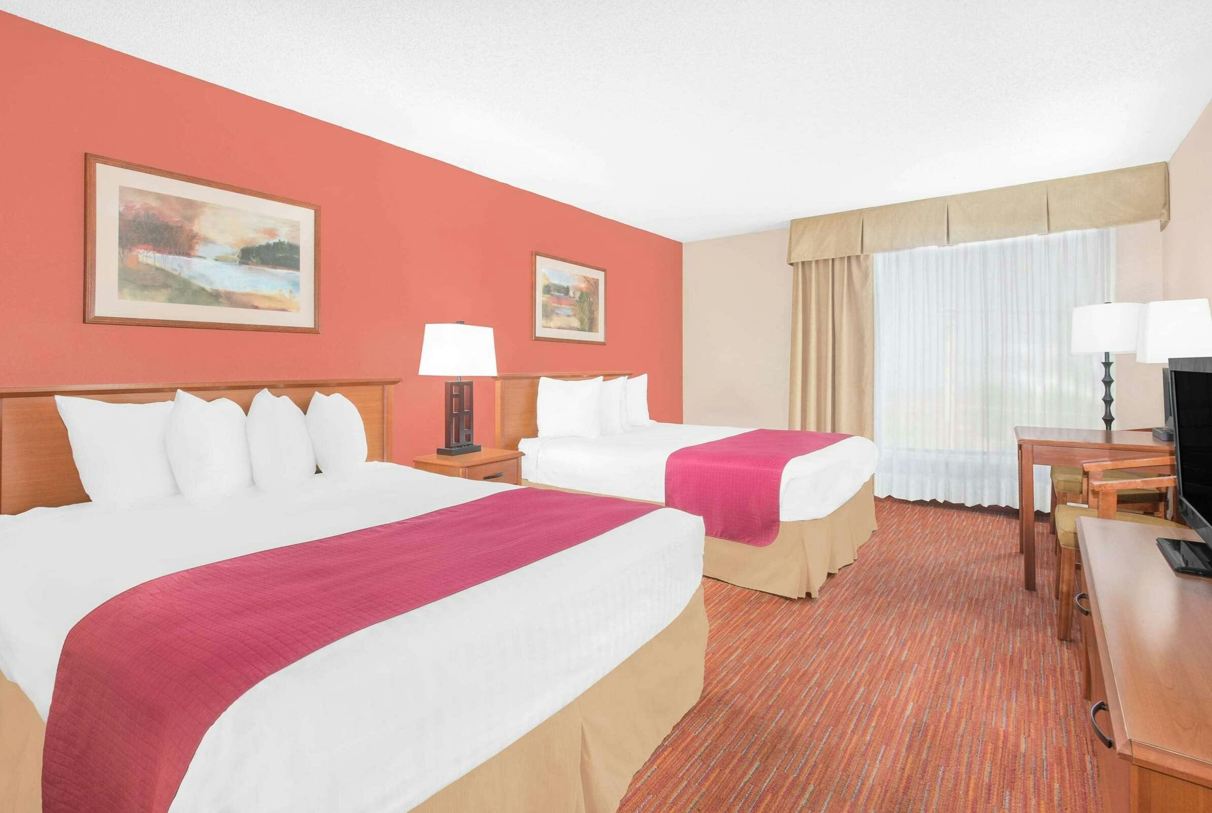 Hotel Baymont Inn Suites Springfield photo 1
