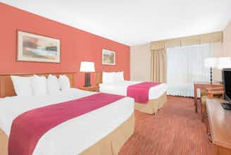 Hotel Baymont Inn Suites Springfield photo 1