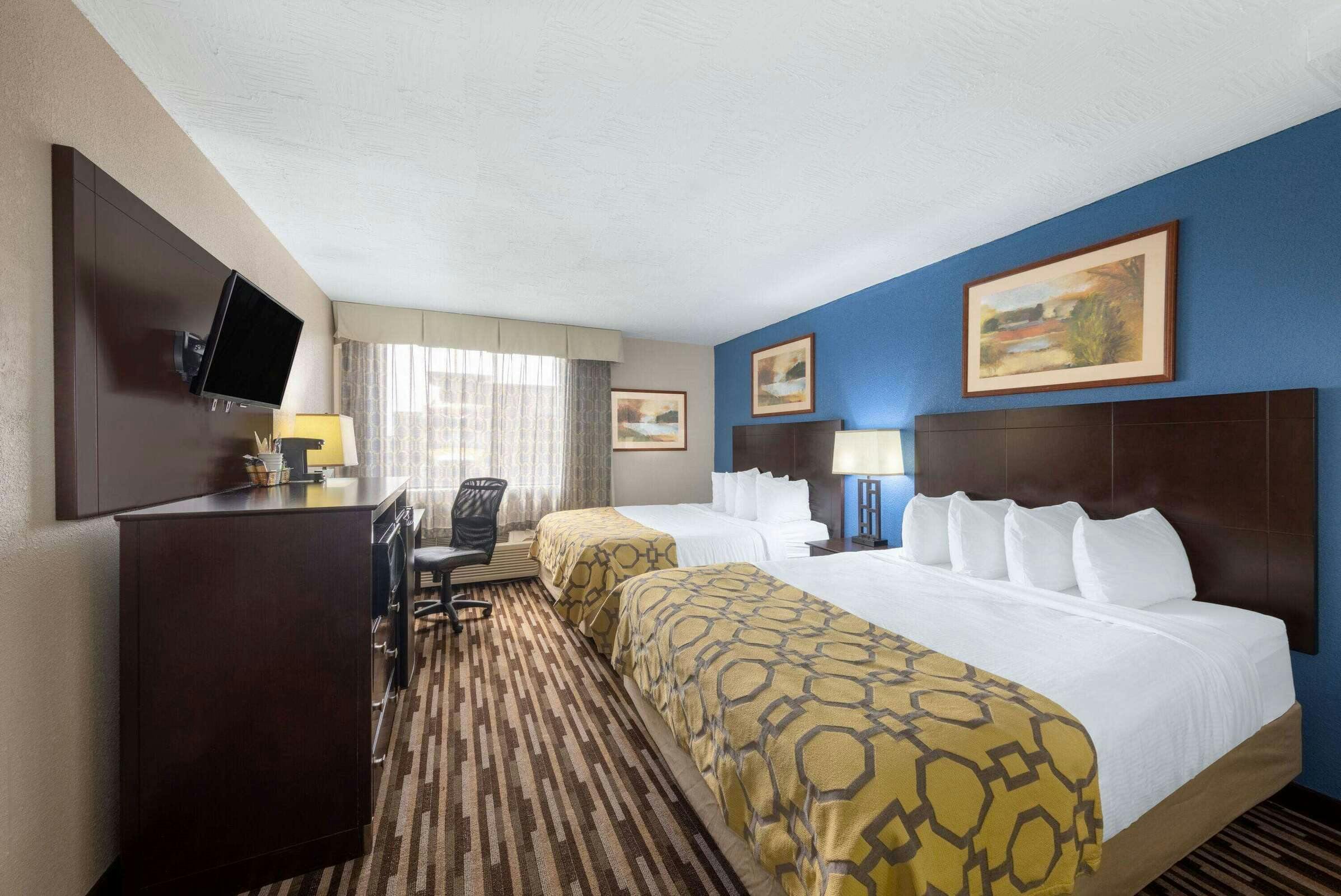 Hotel Baymont Inn Suites Springfield photo 2