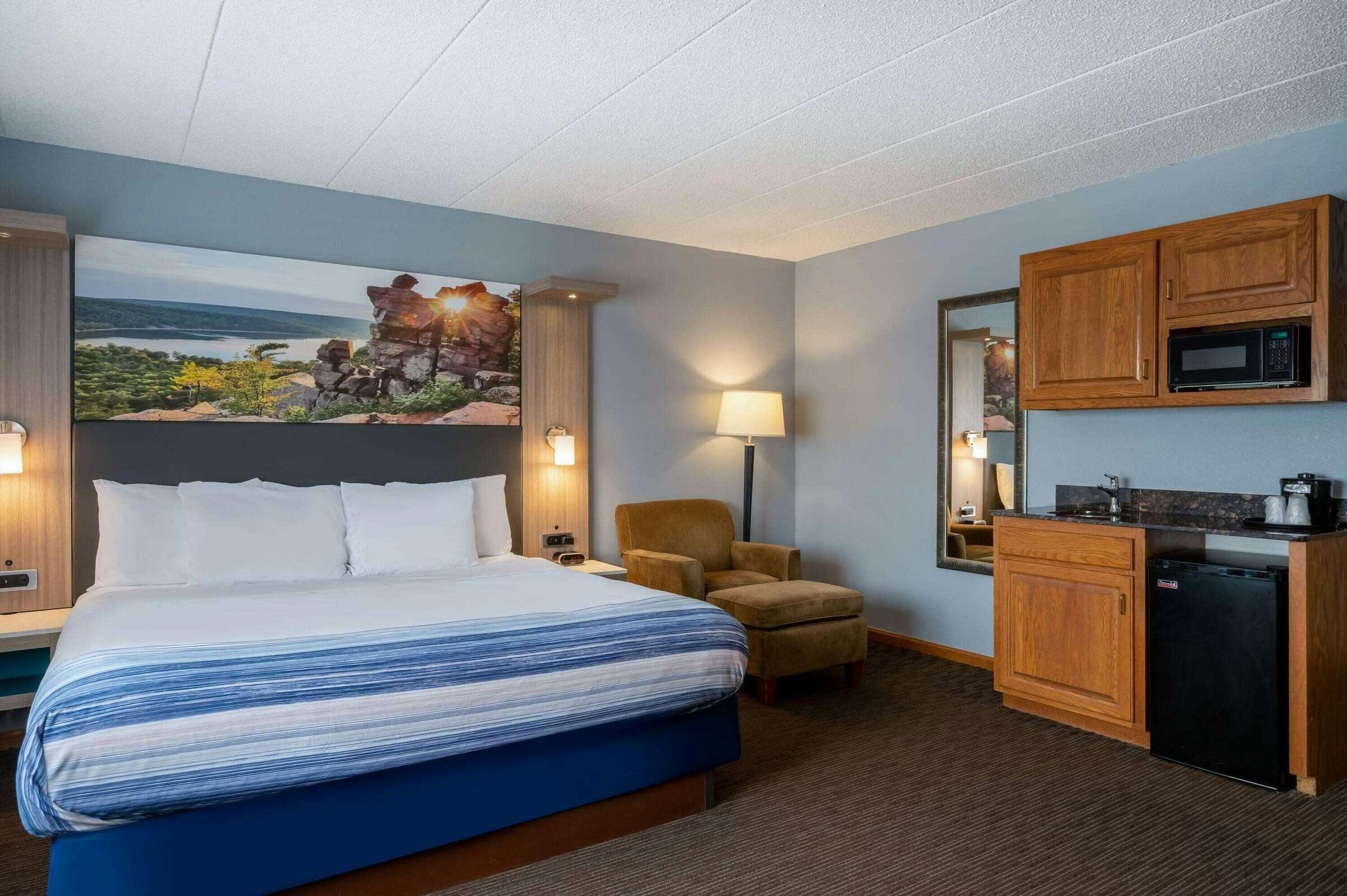 Hotel AmericInn by Wyndham Eau Claire photo 5