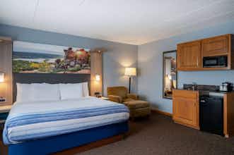 Hotel AmericInn by Wyndham Eau Claire photo 5