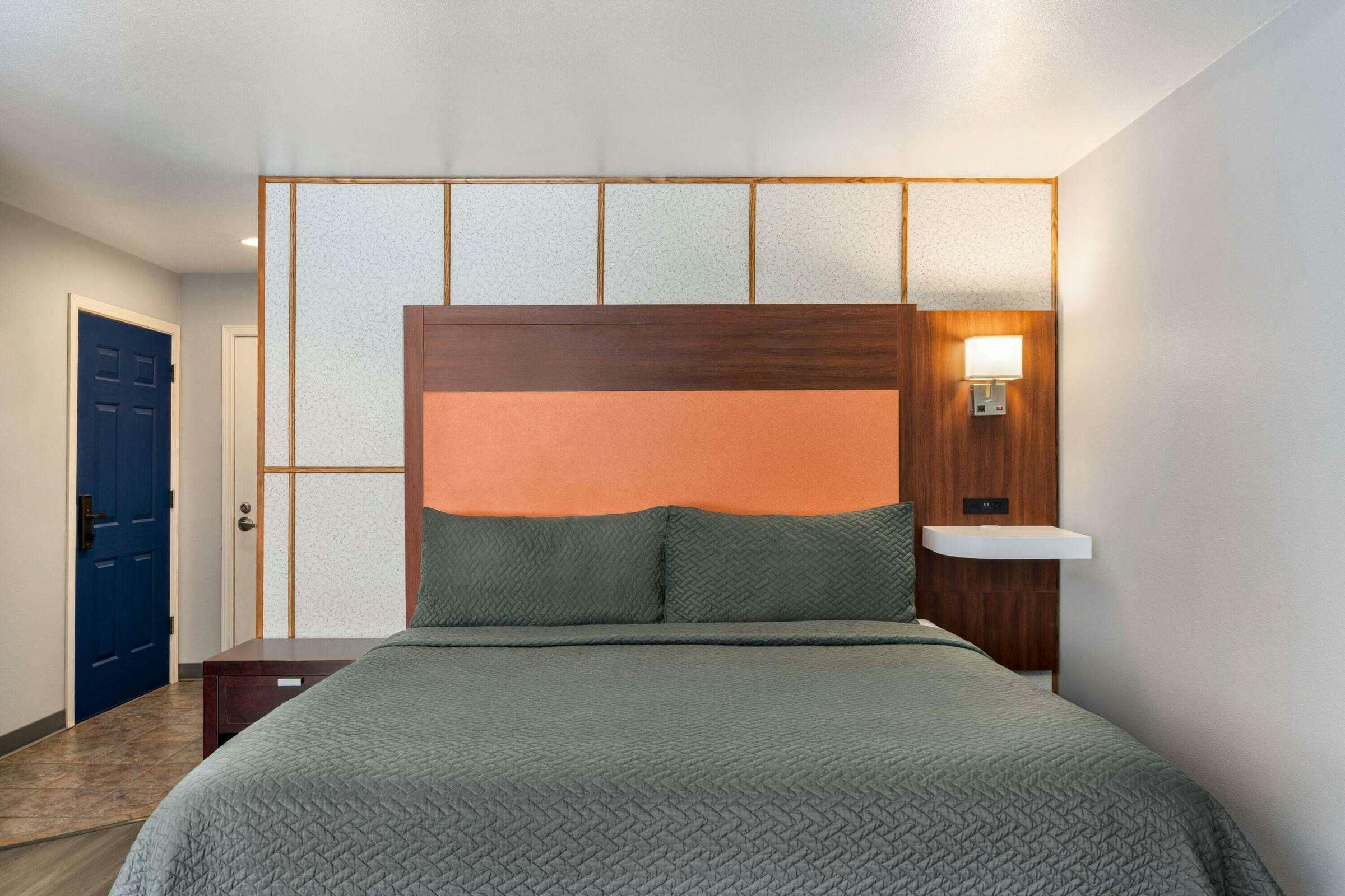 Hotel Travelodge by Wyndham Depoe Bay photo 1