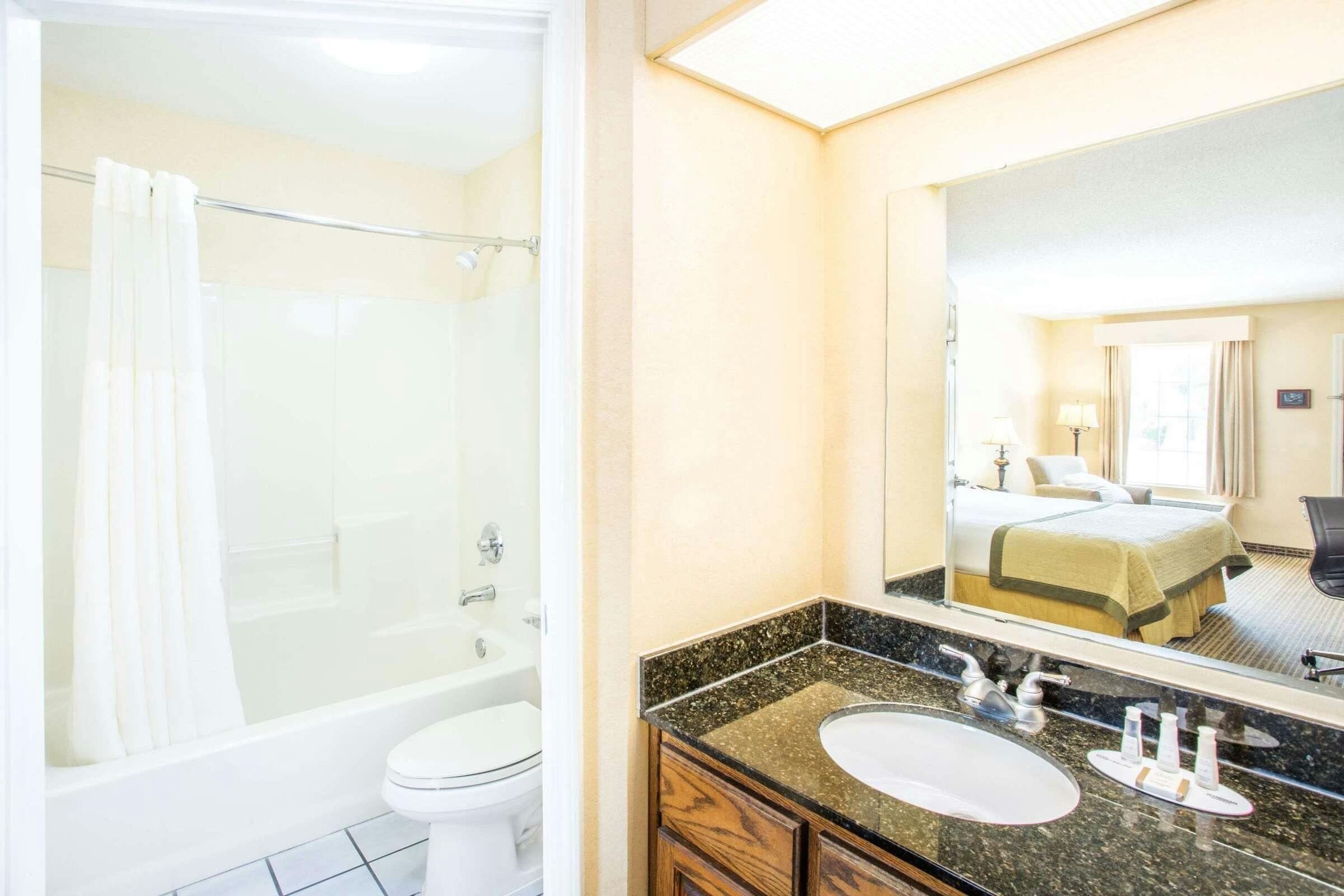 Hotel Baymont Inn Suites Dunn photo 5