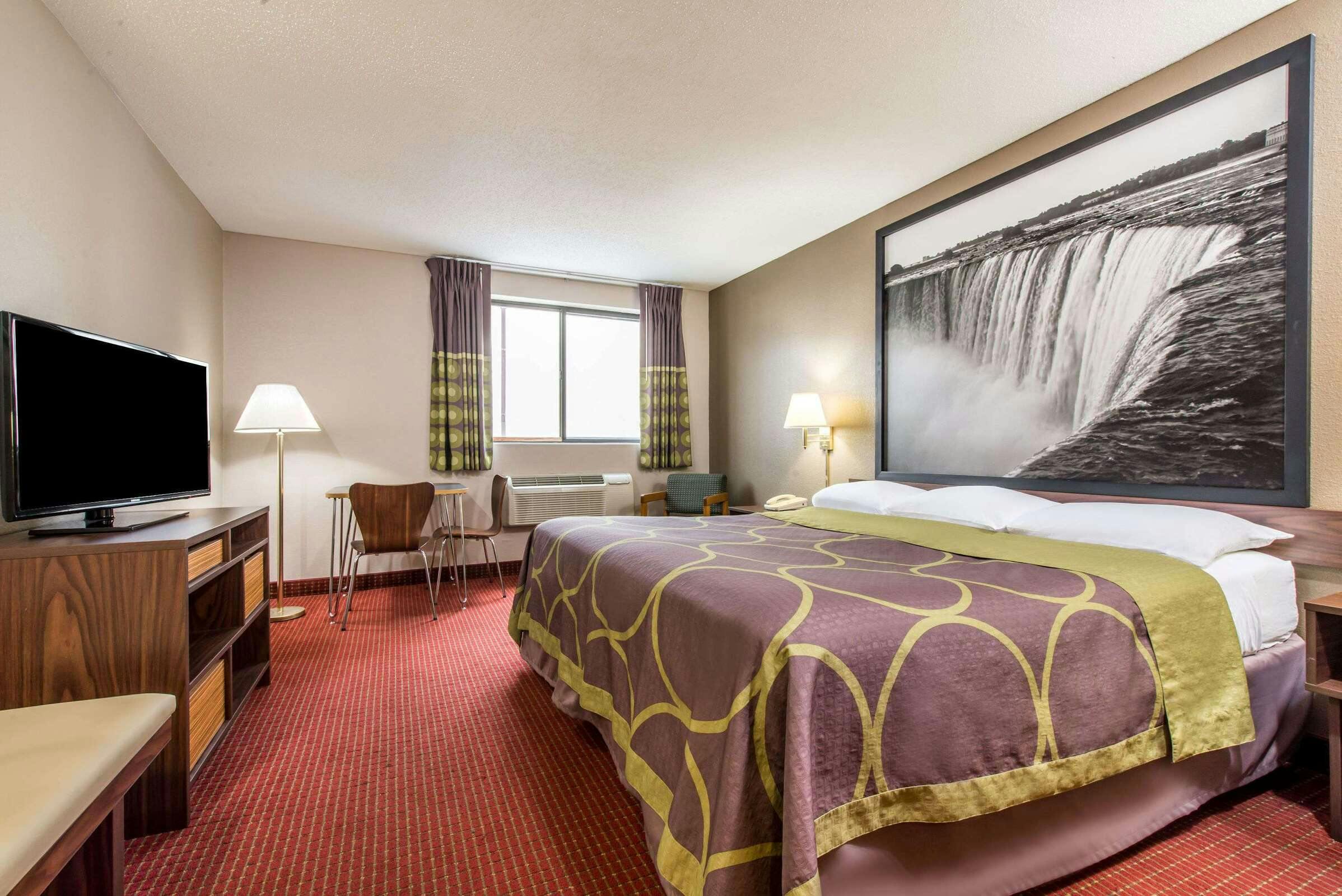 Hotel Super 8 by Wyndham Niagara Falls NY photo 3