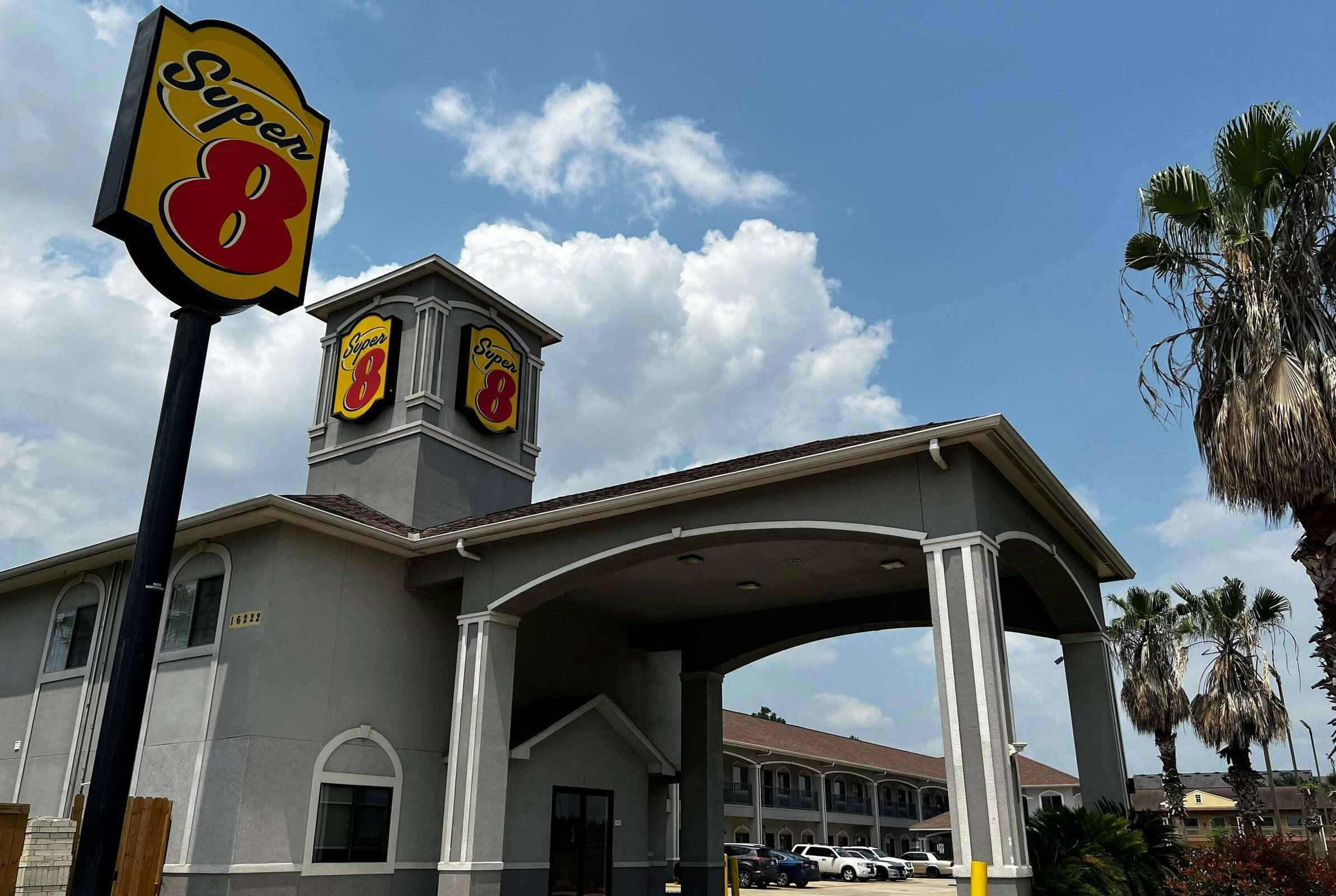 Super 8 Houston North I-45