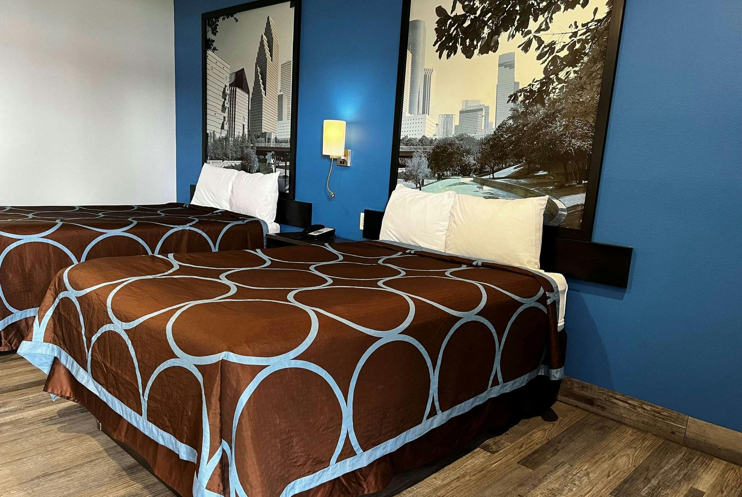 Hotel Super 8 Houston North I-45 photo 3