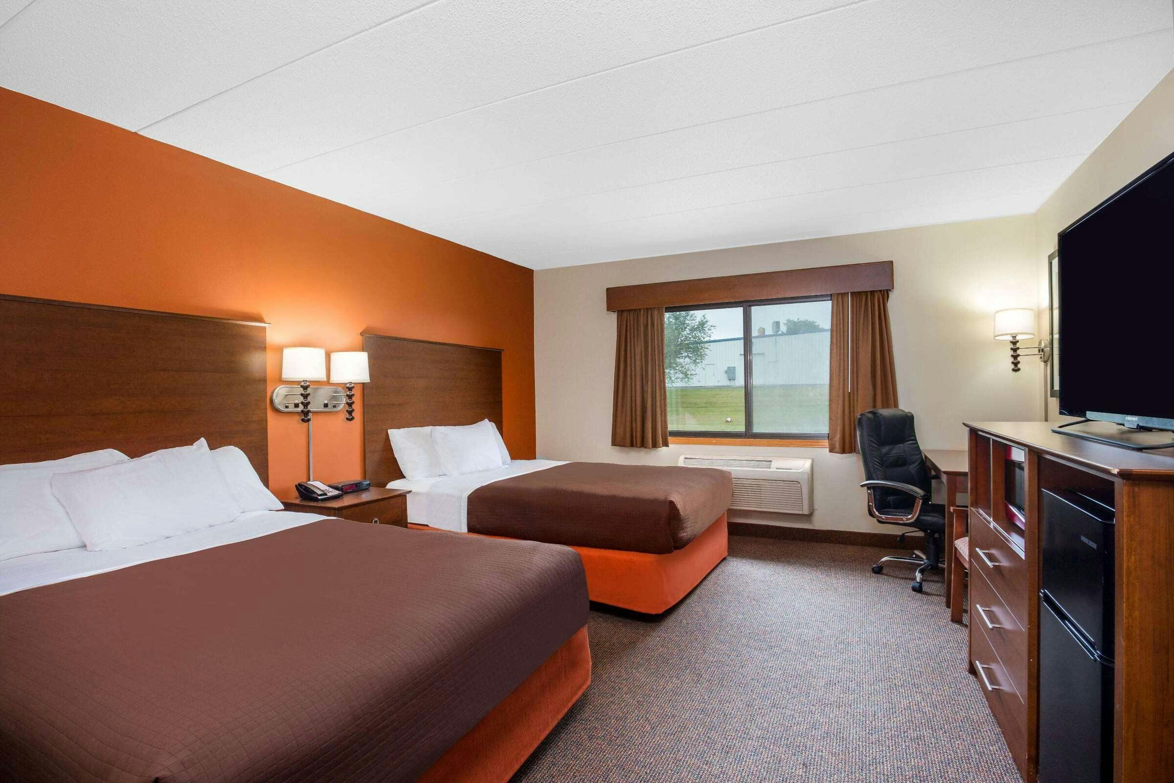 Hotel AmericInn Tomah photo 1