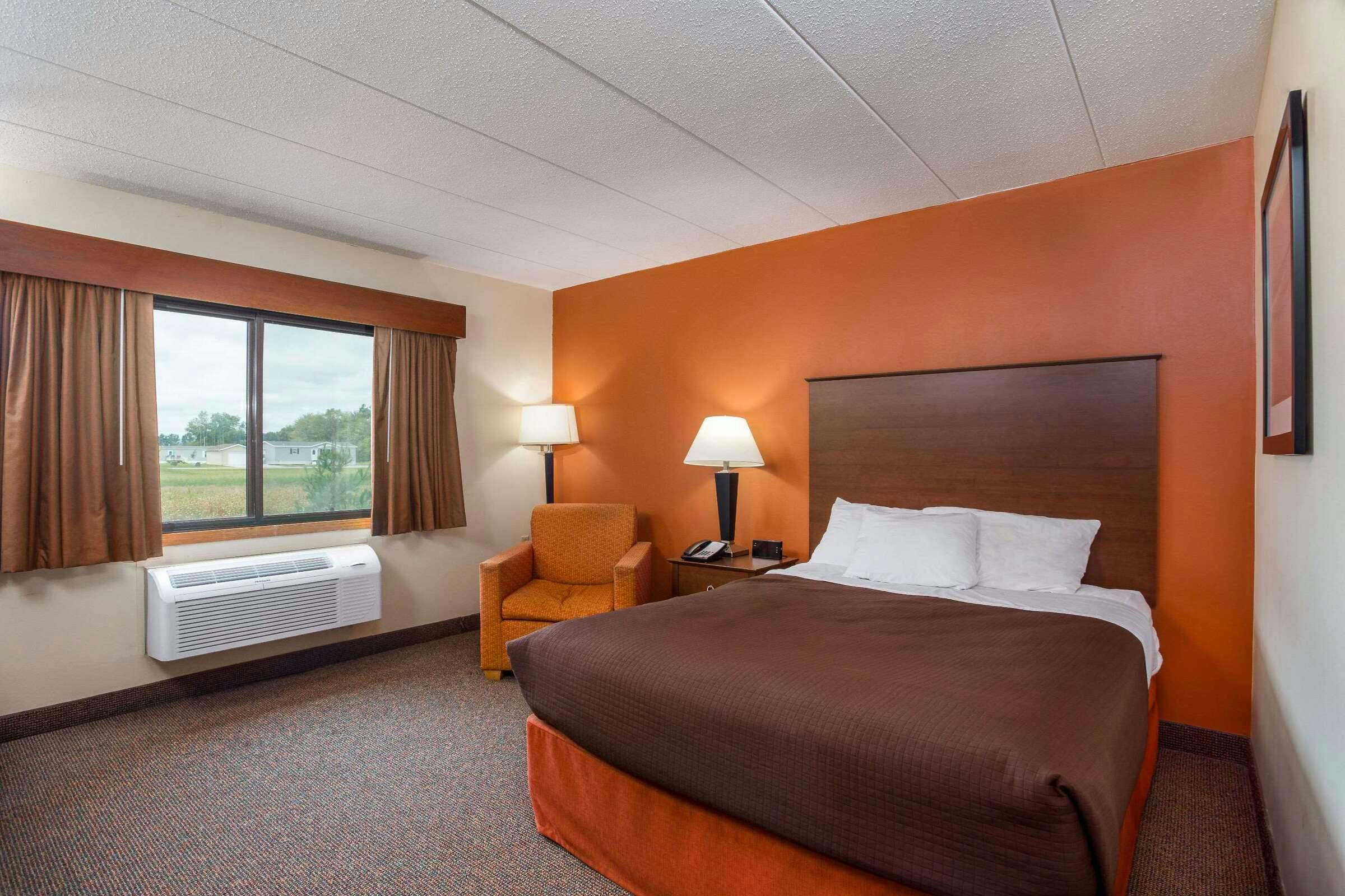 Hotel AmericInn Tomah photo 2