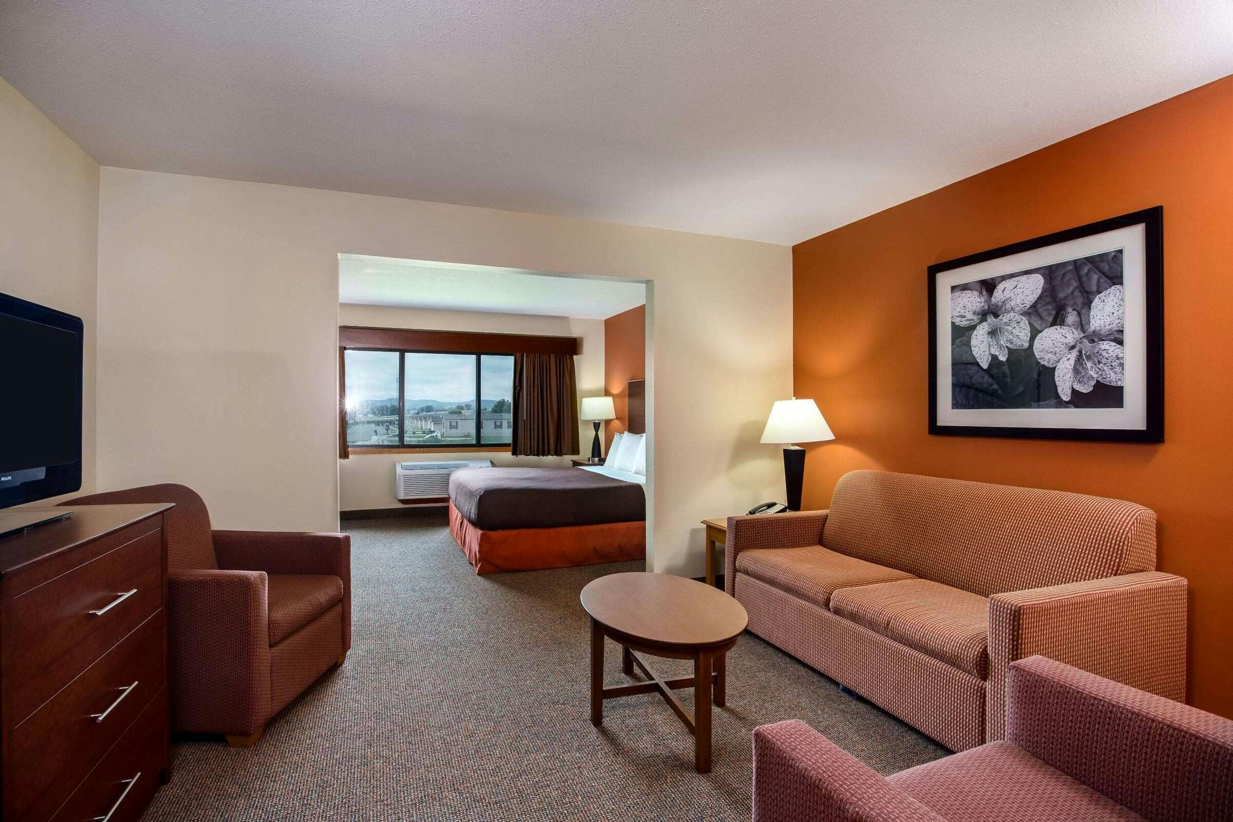 Hotel AmericInn Tomah photo 4