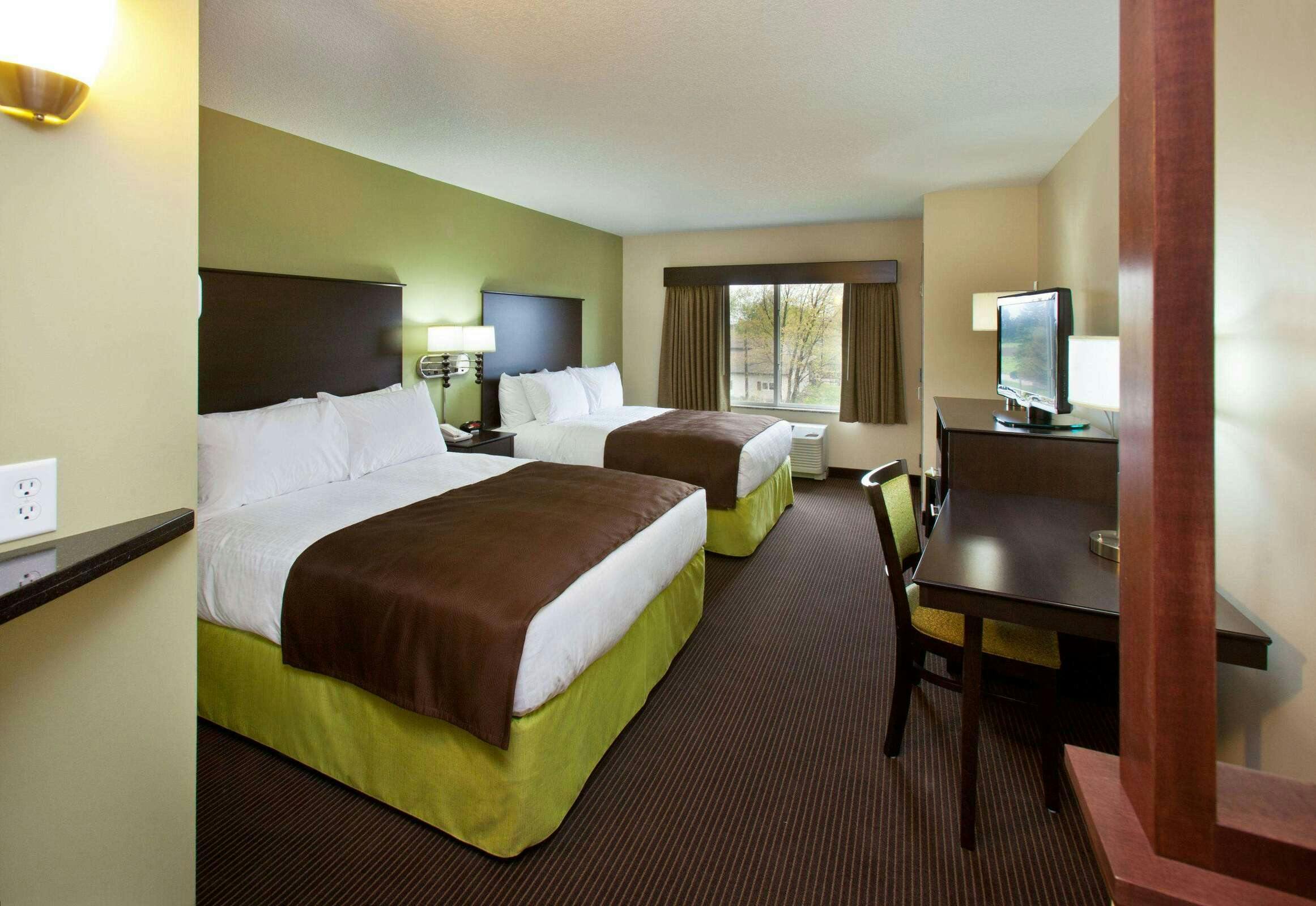 Hotel AmericInn by Wyndham Fairfield photo 1