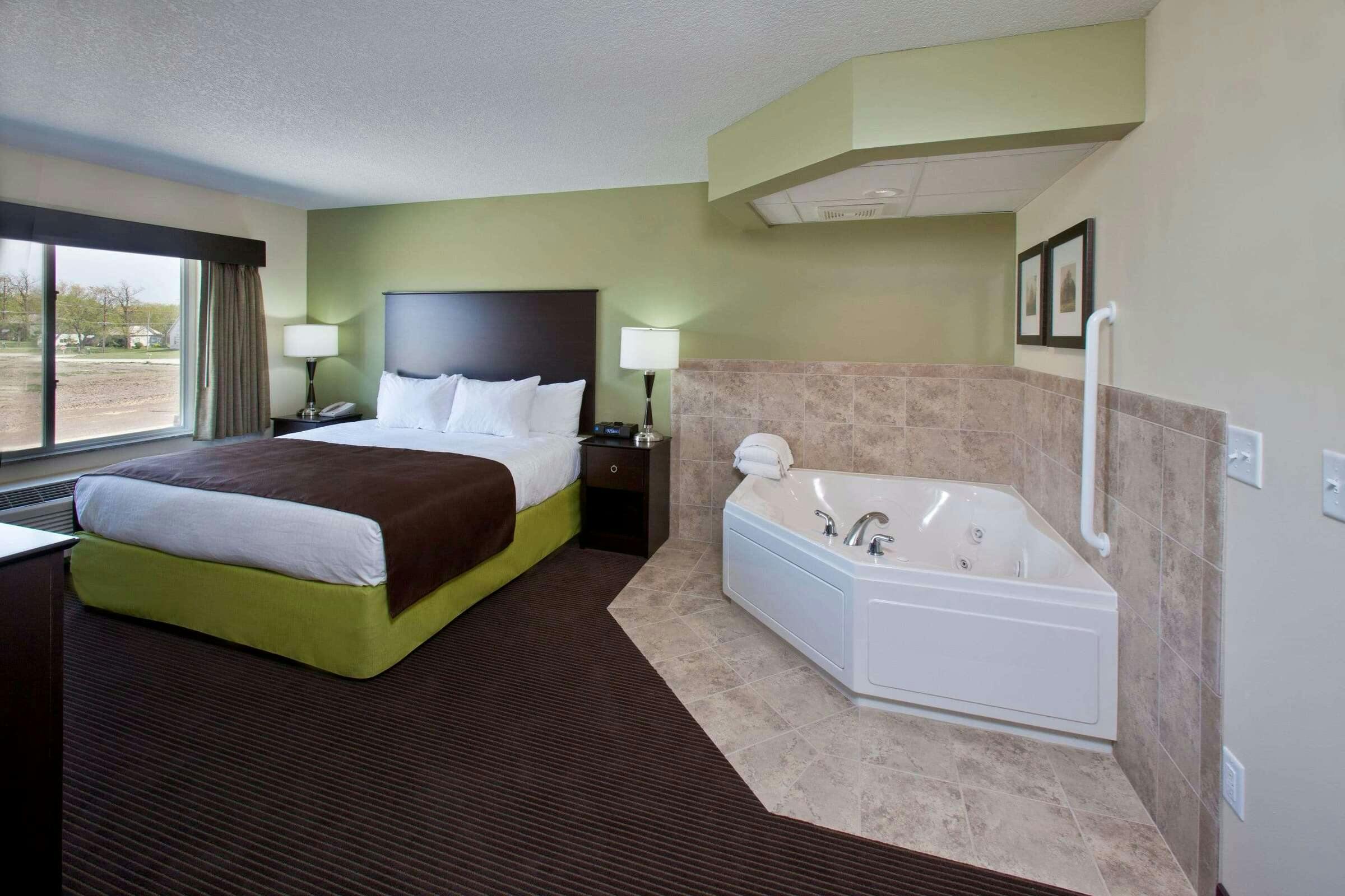 Hotel AmericInn by Wyndham Fairfield photo 5