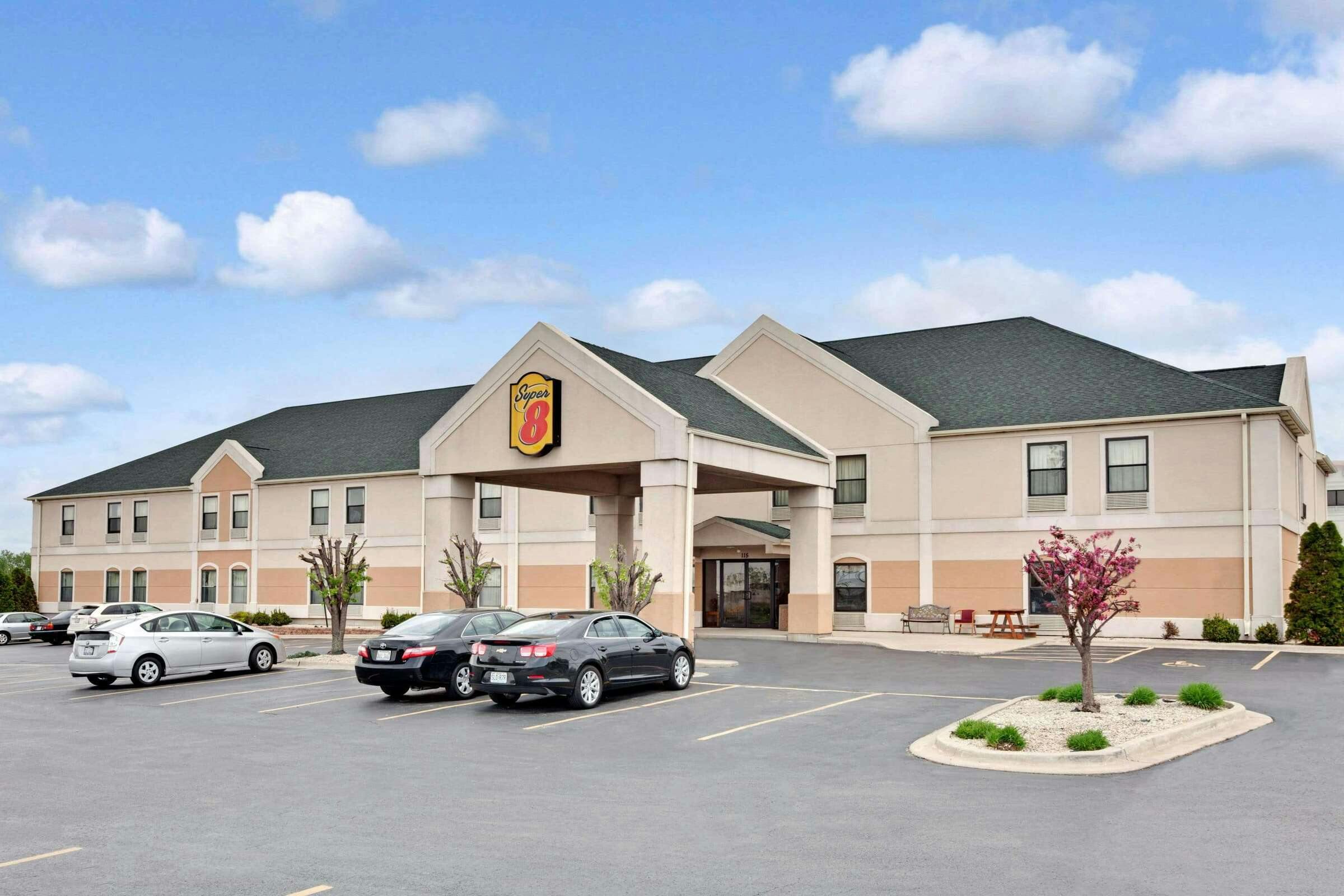 Super 8 Hampshire IL