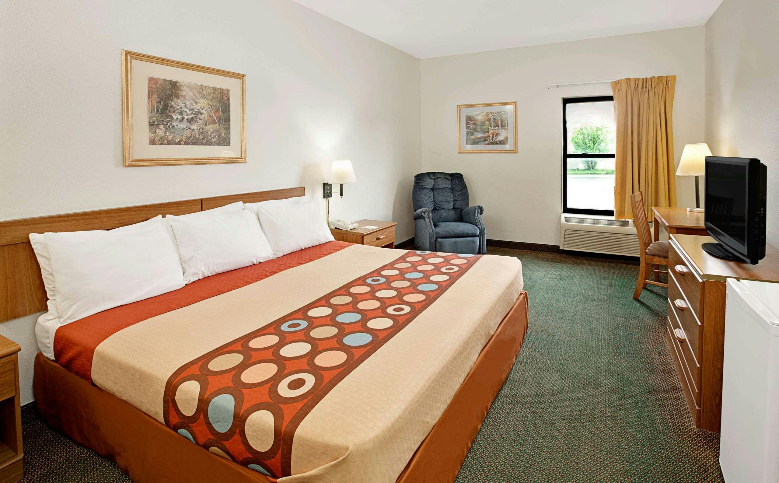 Hotel Super 8 Hampshire IL photo 5