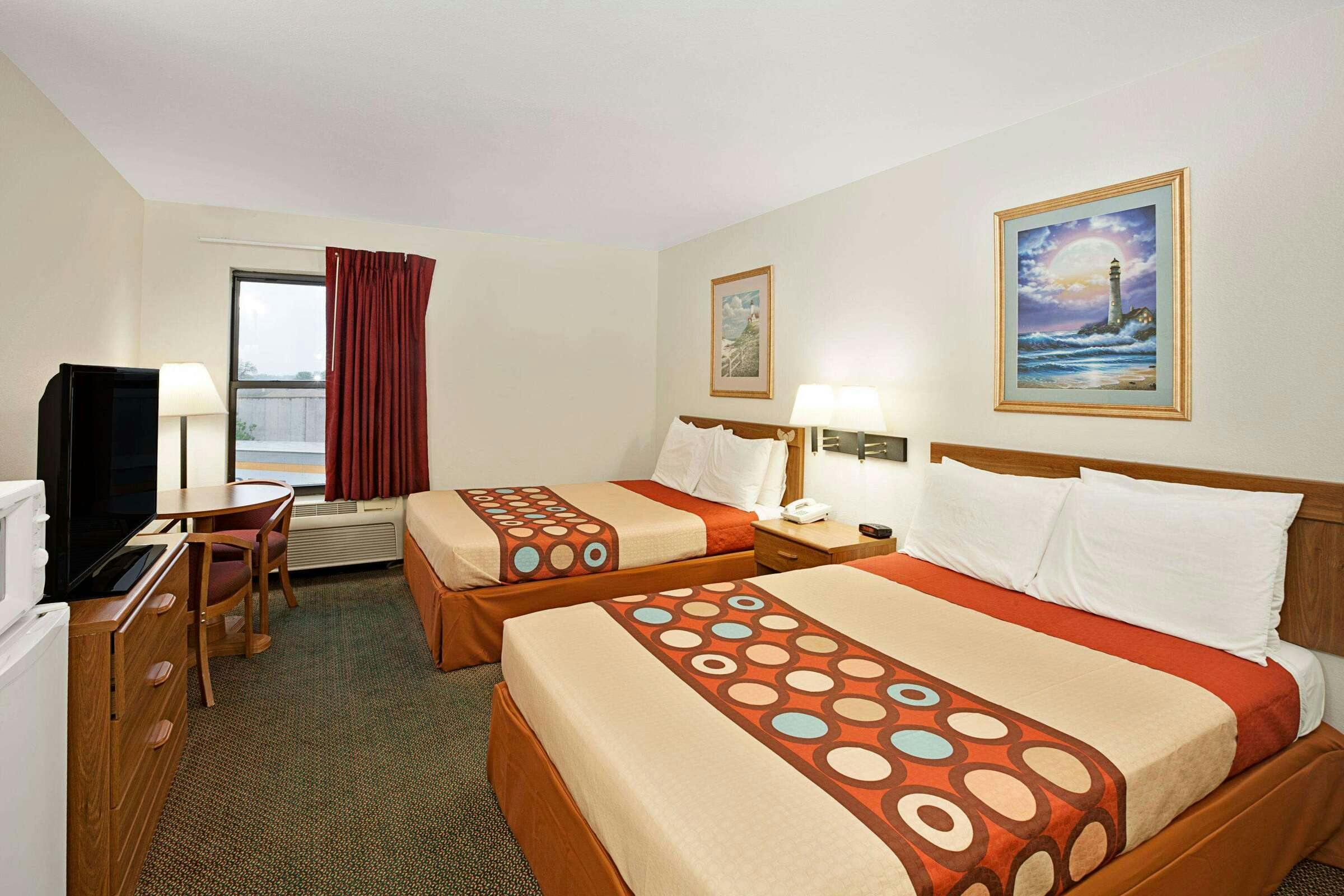Hotel Super 8 Hampshire IL photo 2
