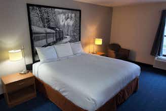 Hotel Super 8 Hampshire IL photo 3