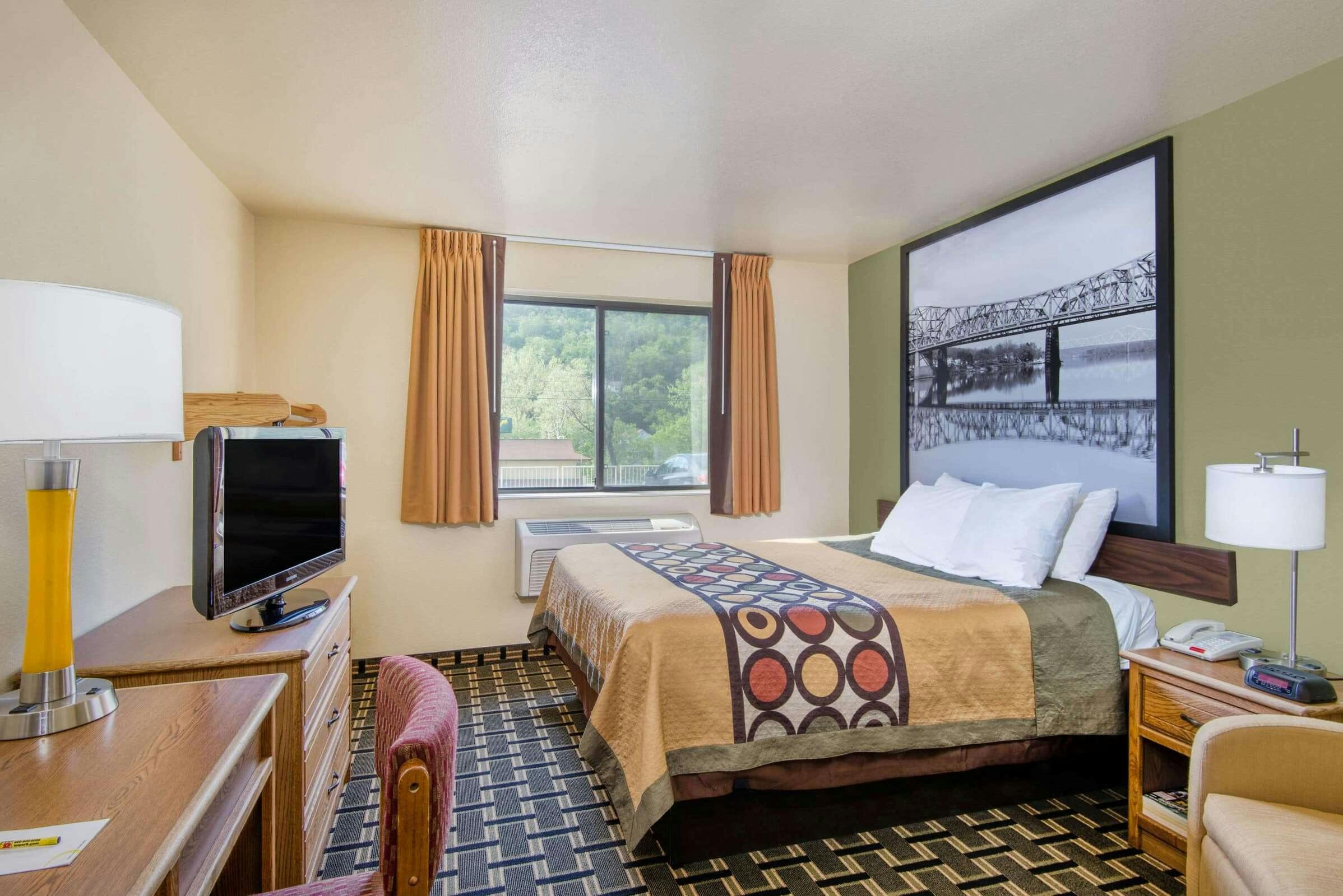 Hotel Super 8 by Wyndham Wheeling WV photo 2