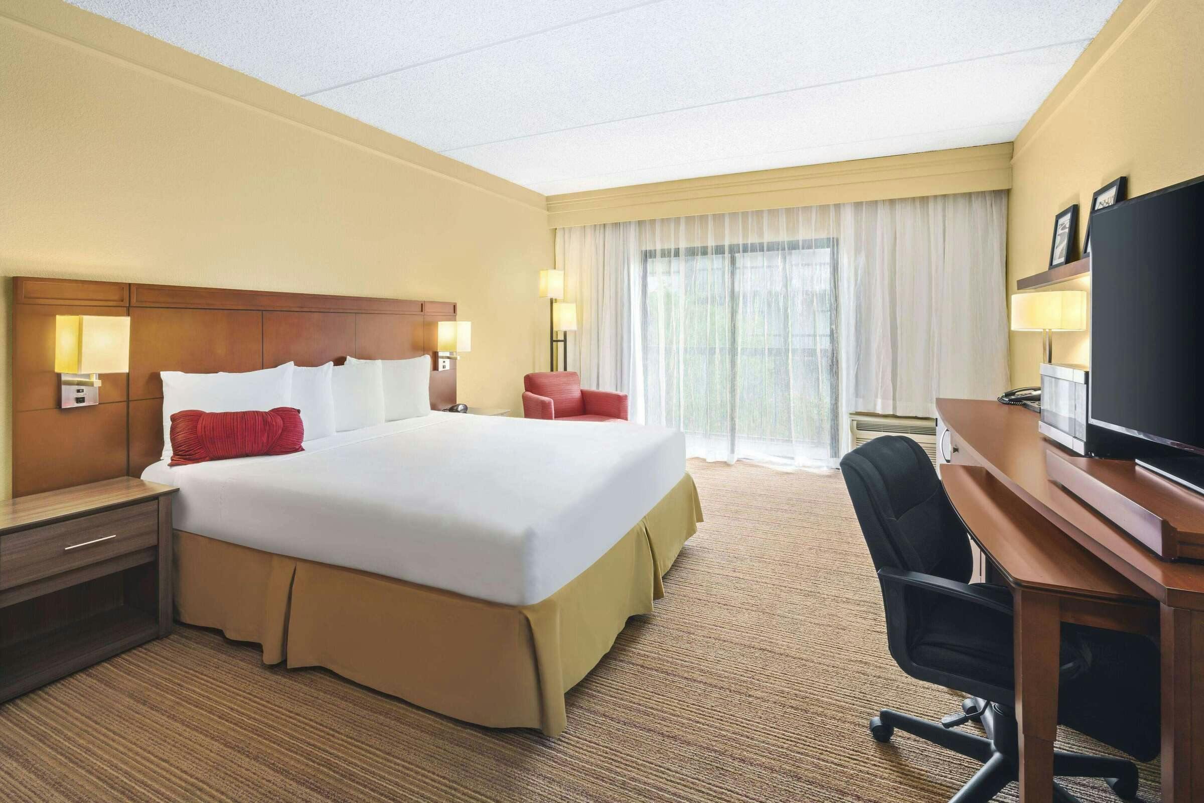 Hotel Super 8 by Wyndham Dallas Love Field Airport photo 1