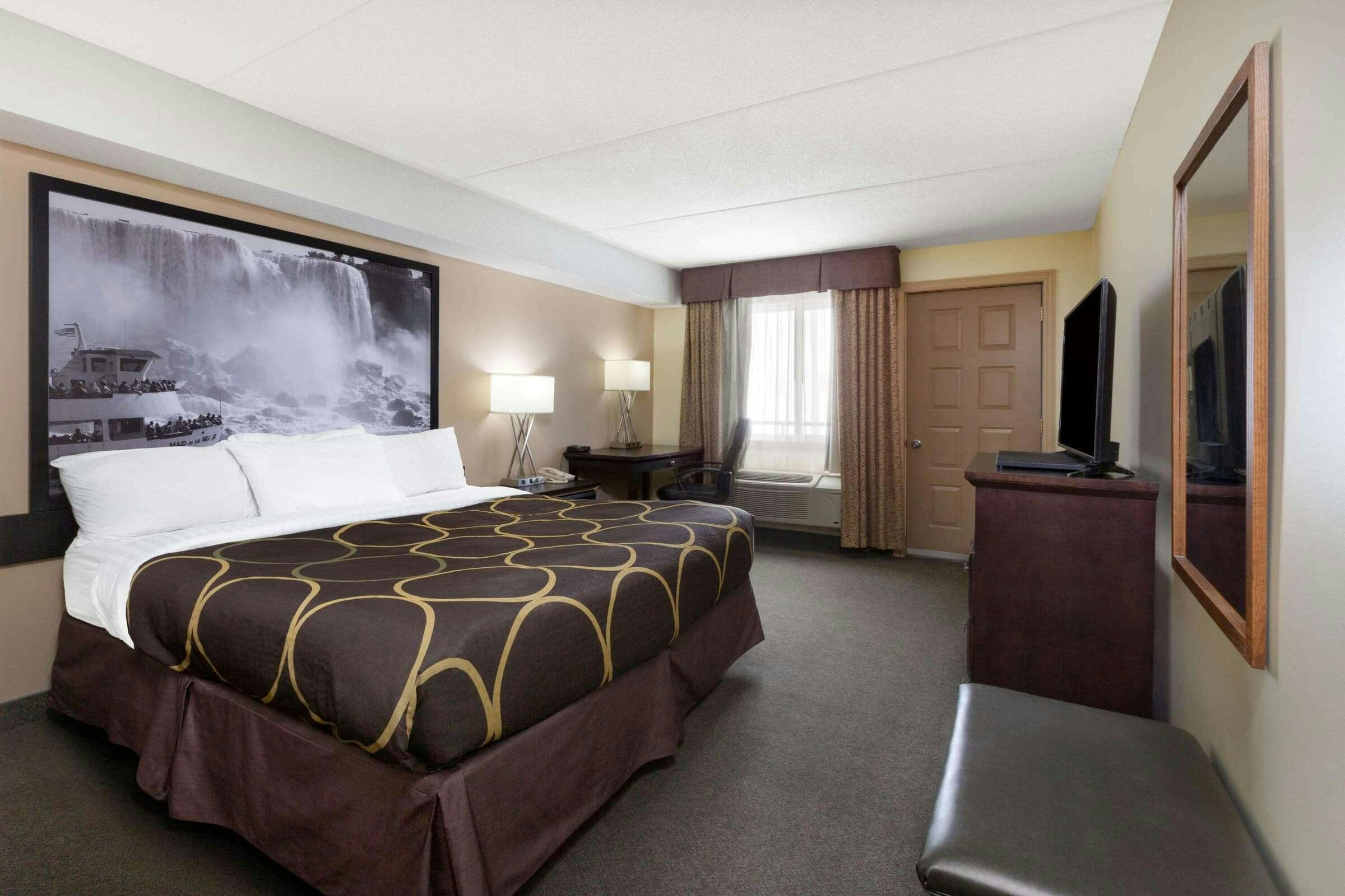 Hotel Super 8 by Wyndham Niagara Falls by the Falls photo 1