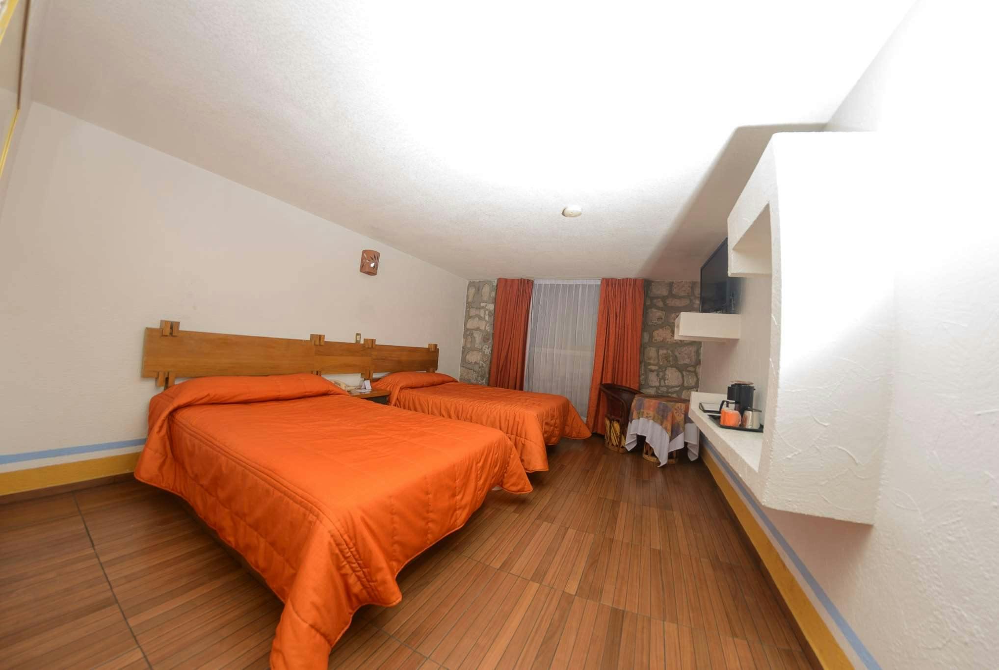 Hotel Howard Johnson by Wyndham Morelia Calle Real photo 3