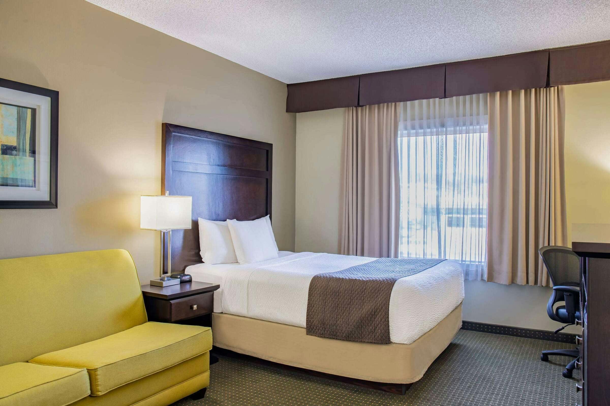 Hotel Days Inn Conference Cranbrook photo 2