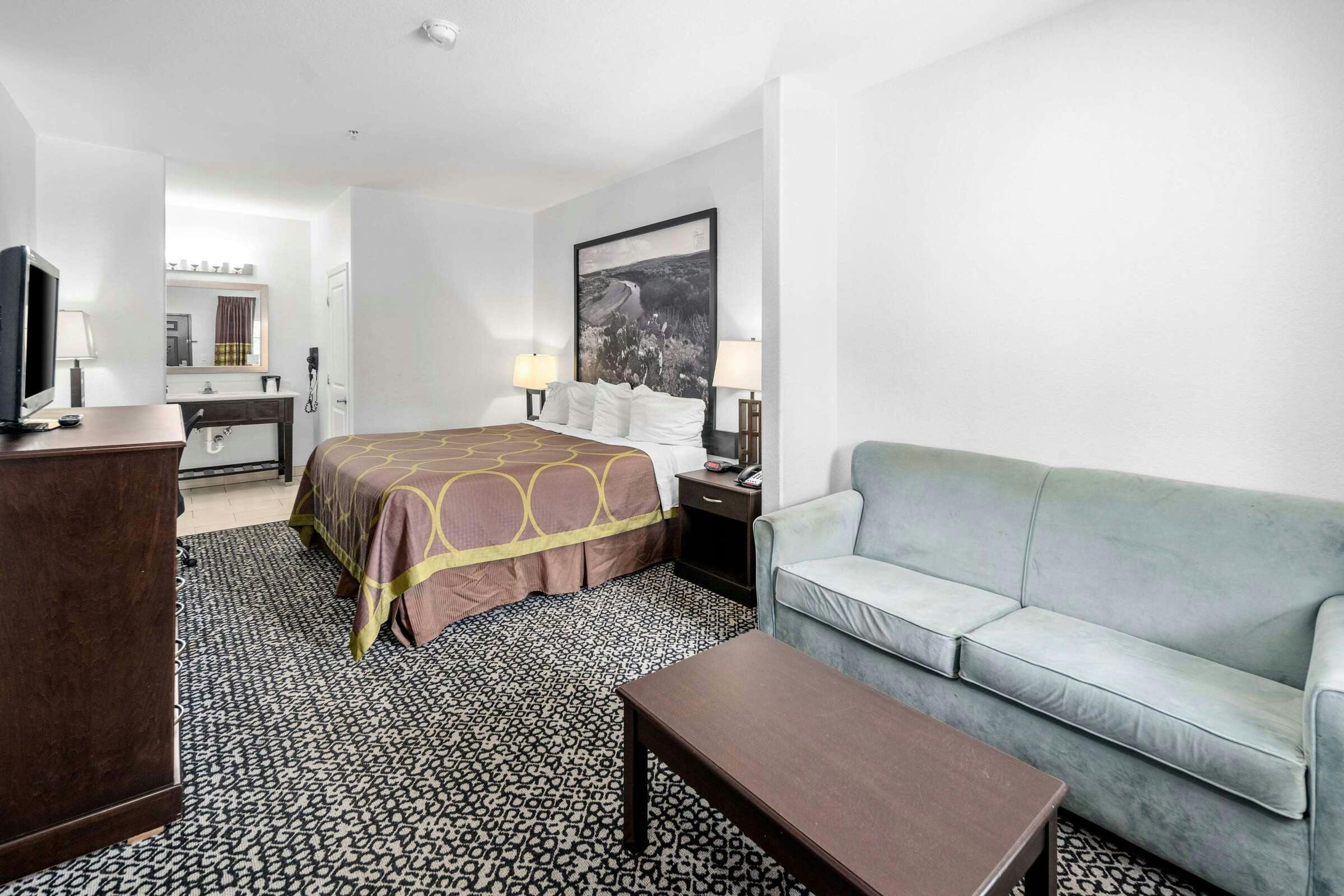 Hotel Super 8 by Wyndham Mansfield LA photo 3