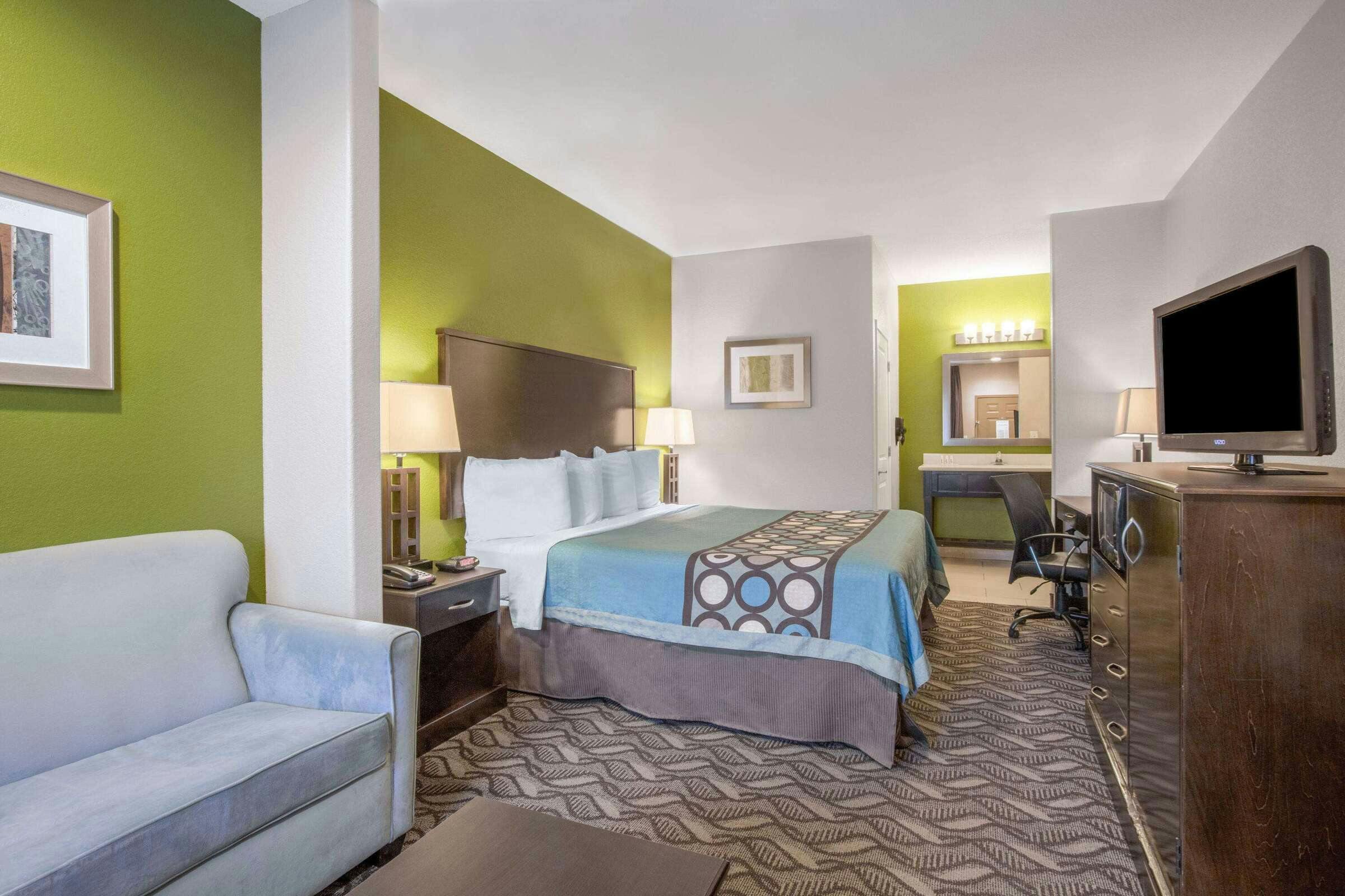 Hotel Super 8 by Wyndham Mansfield LA photo 2