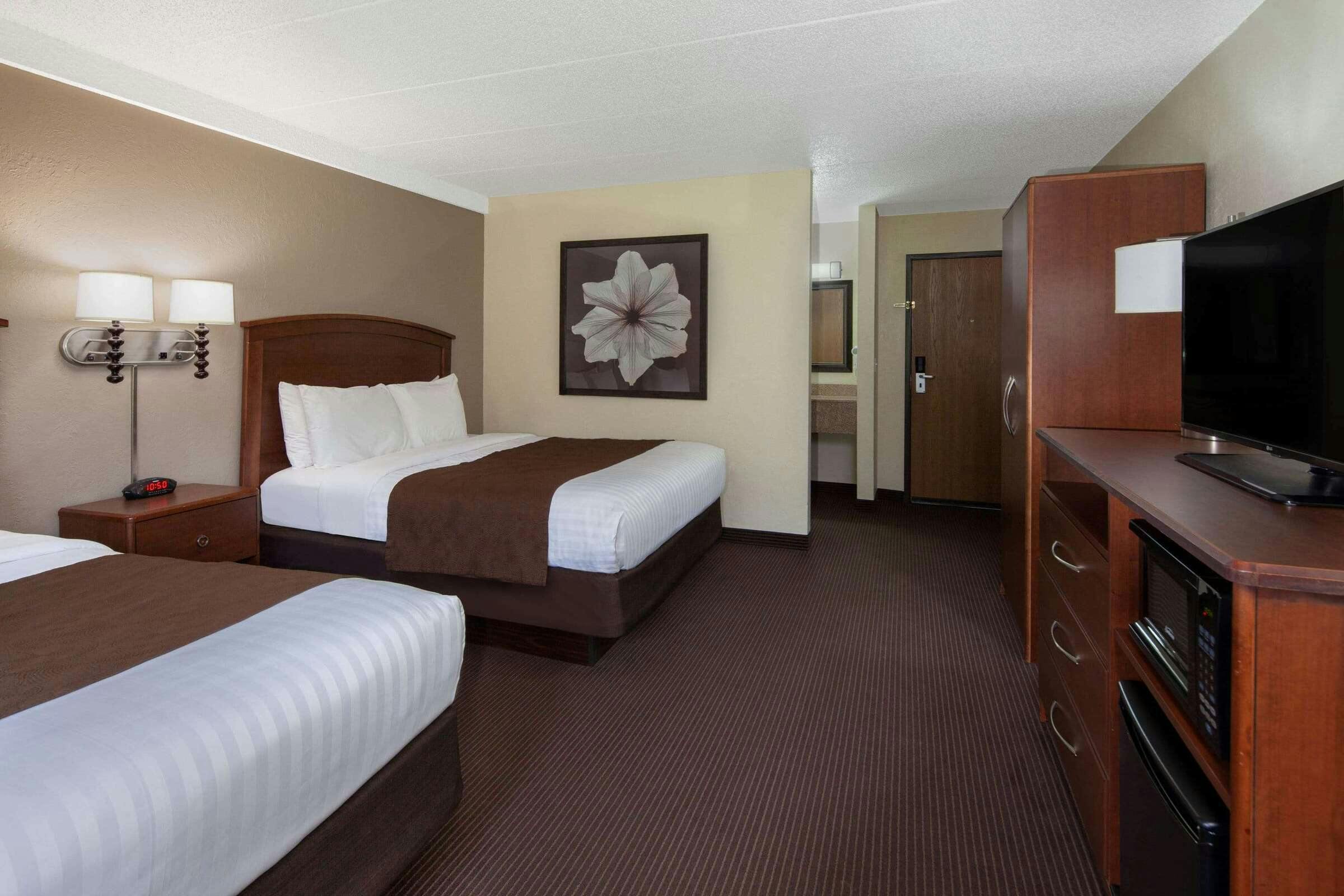 Hotel AmericInn by Wyndham Ironwood photo 5