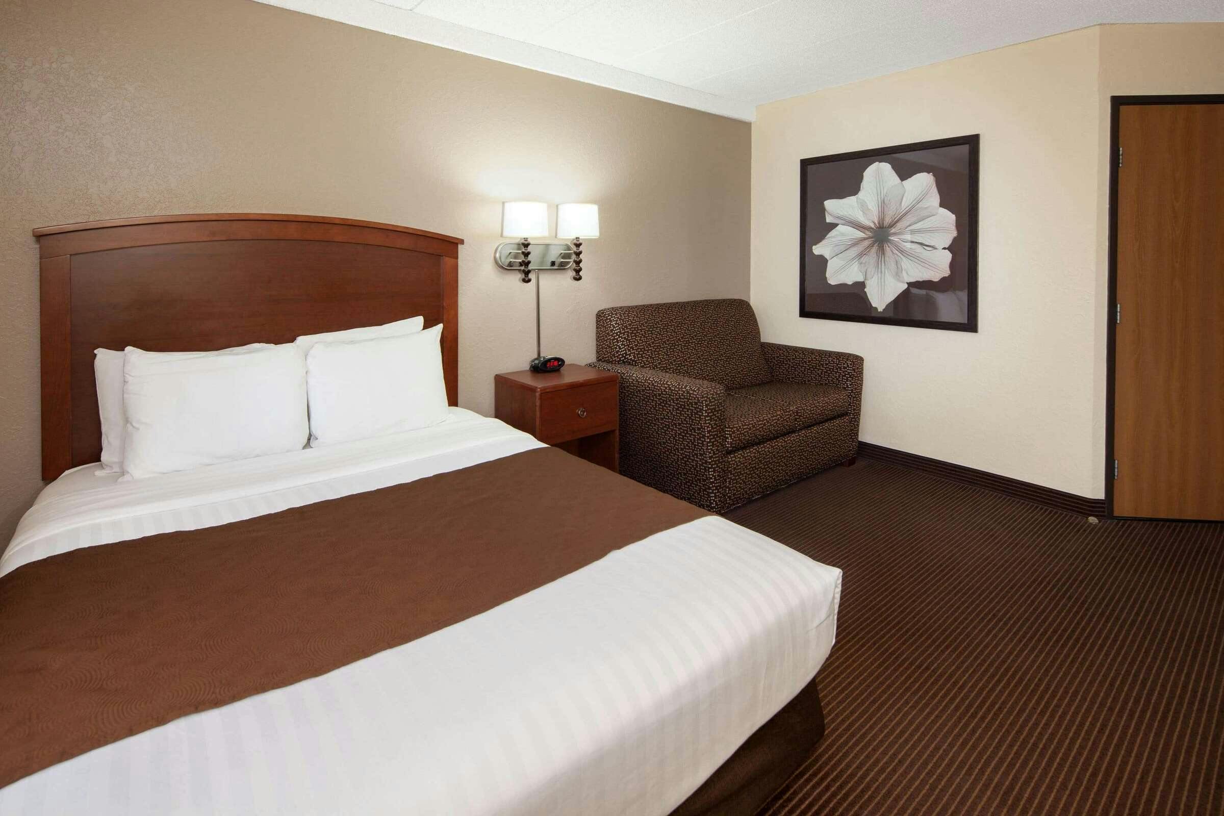 Hotel AmericInn by Wyndham Ironwood photo 4
