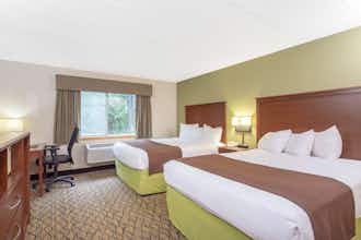 Hotel AmericInn Sheboygan photo 2