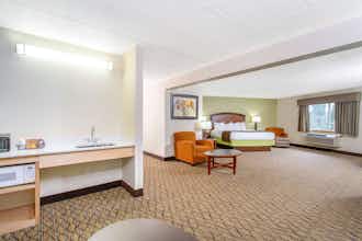 Hotel AmericInn Sheboygan photo 4